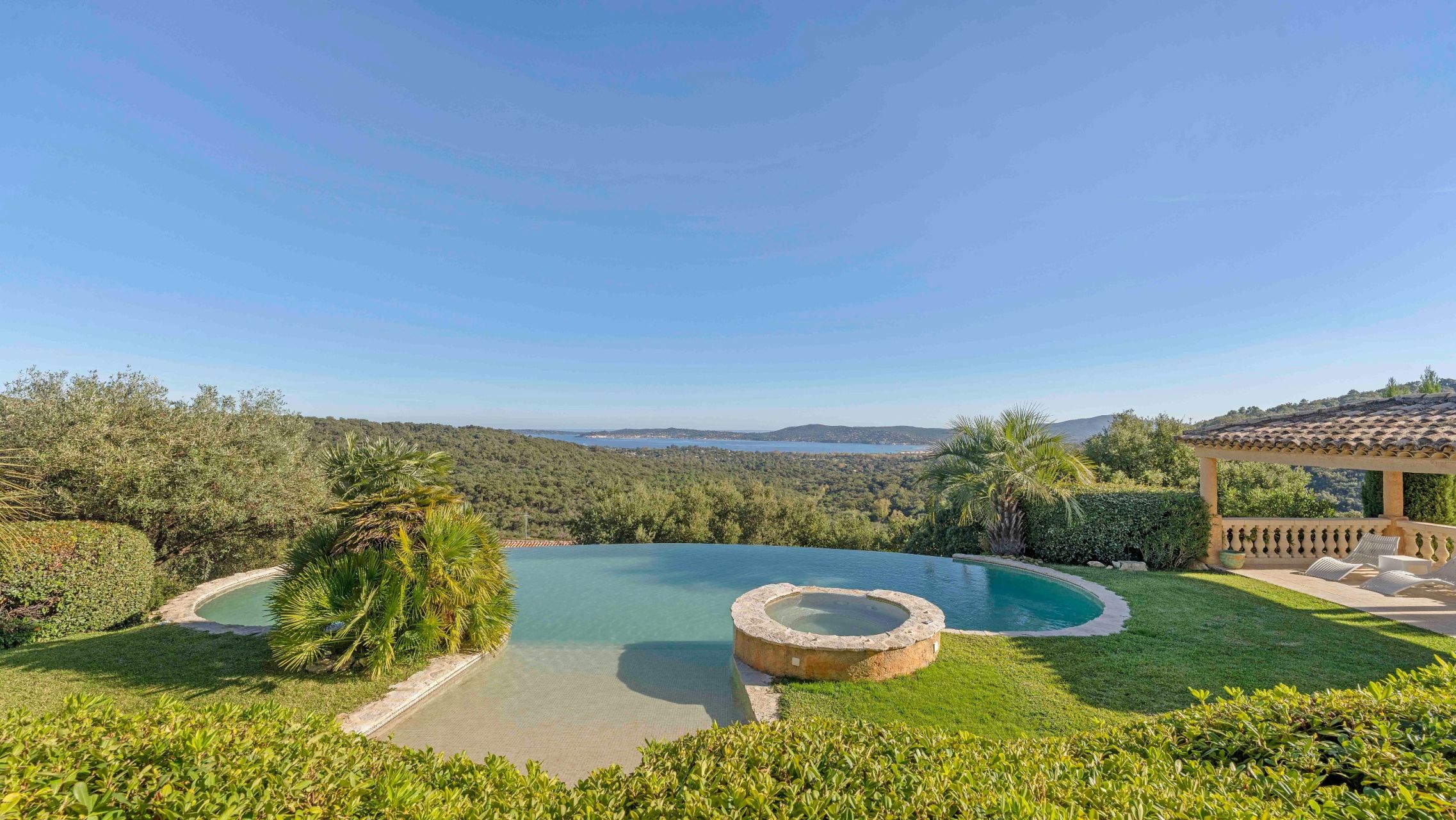 maison de maître 12 Pièces en vente sur GRIMAUD (83310)