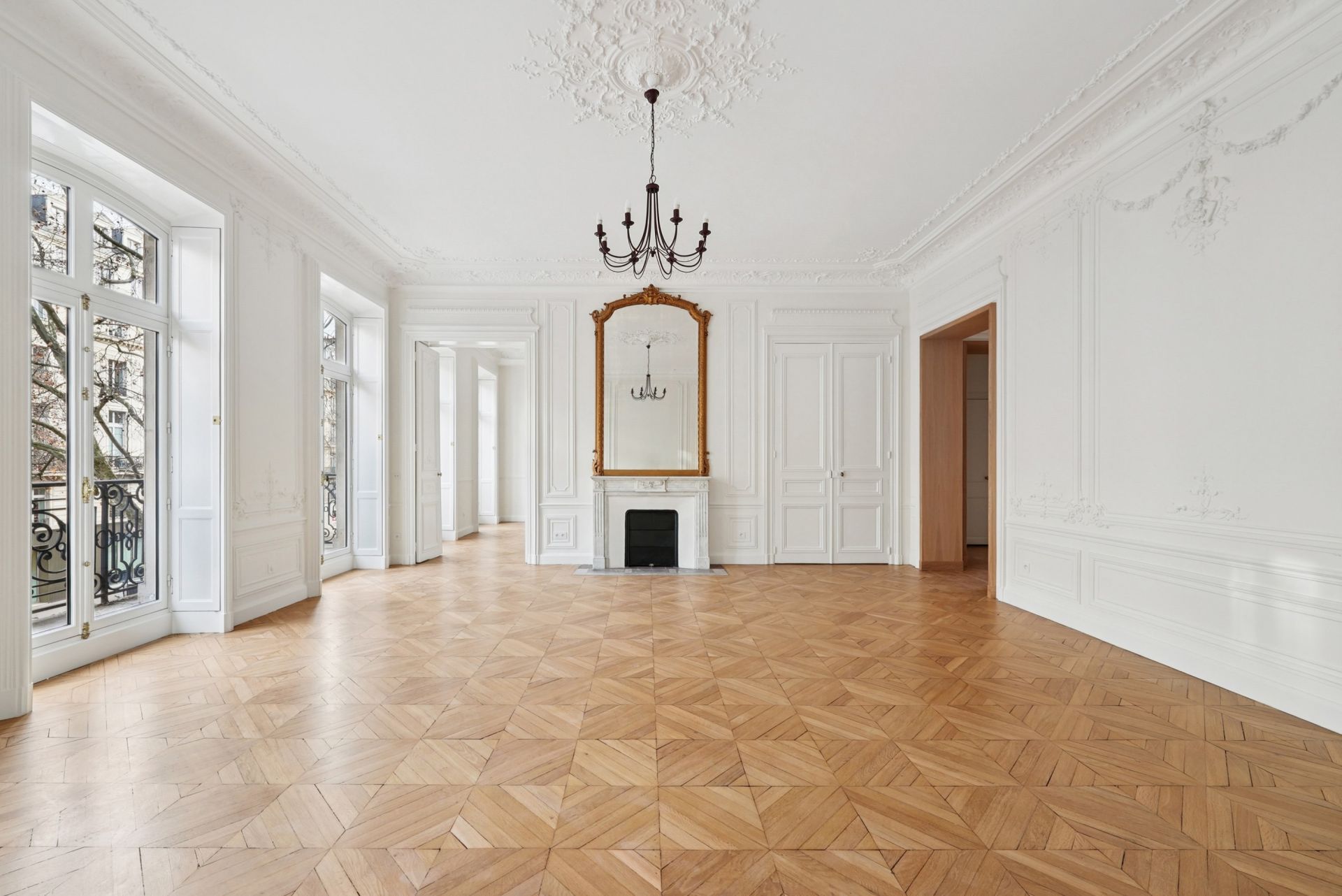 luxury apartment 6 Rooms for sale on PARIS (75008)