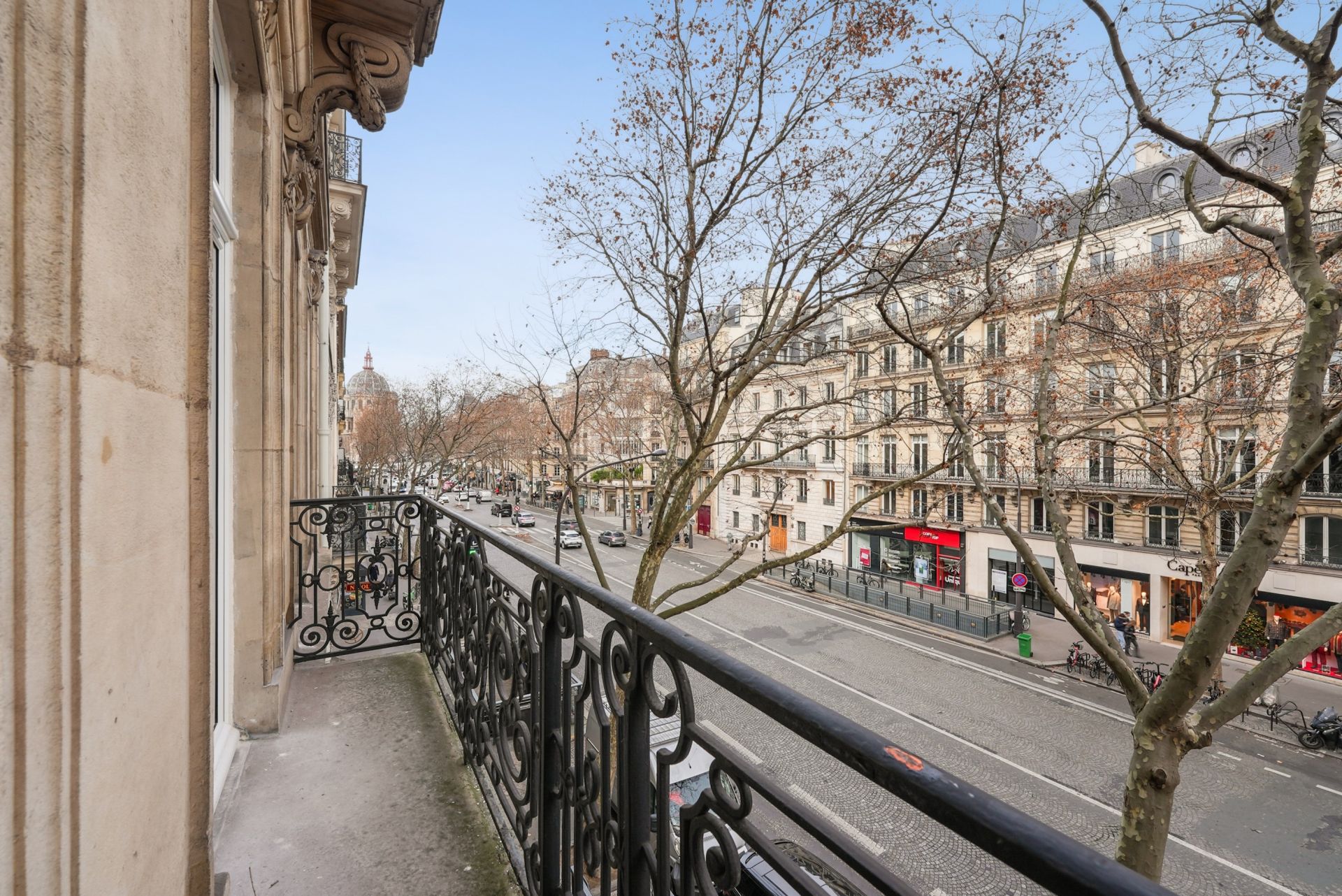 luxury apartment 6 Rooms for sale on PARIS (75008)