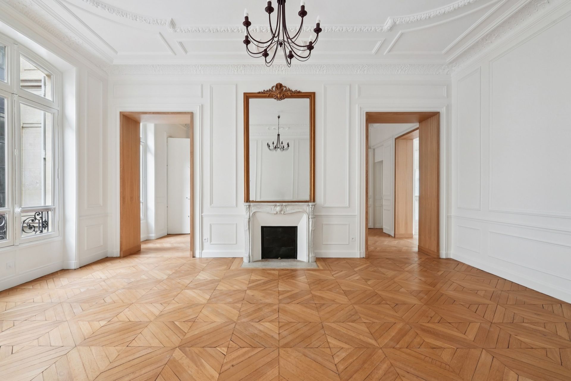luxury apartment 6 Rooms for sale on PARIS (75008)