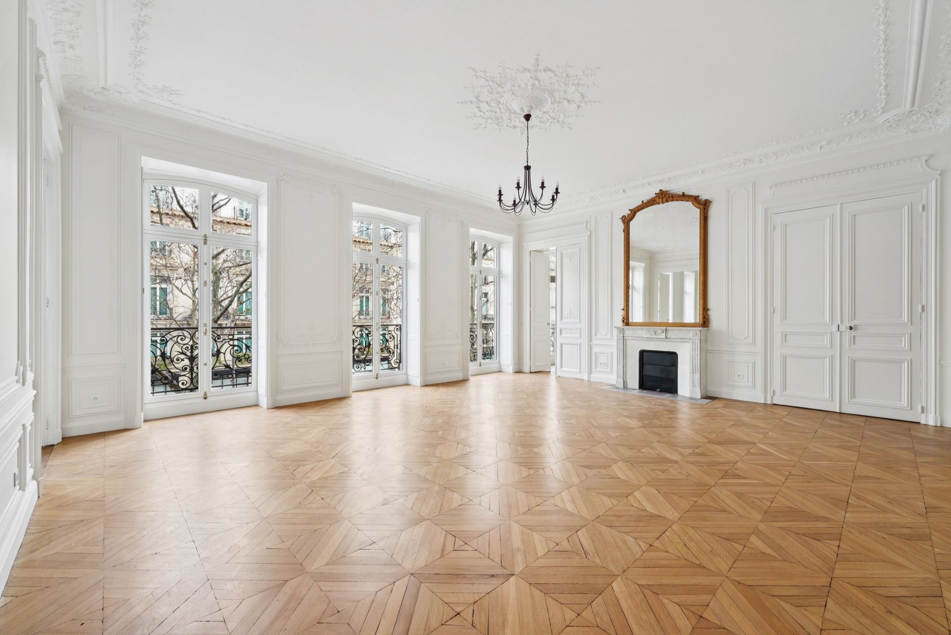 luxury apartment 6 Rooms for sale on PARIS (75008)
