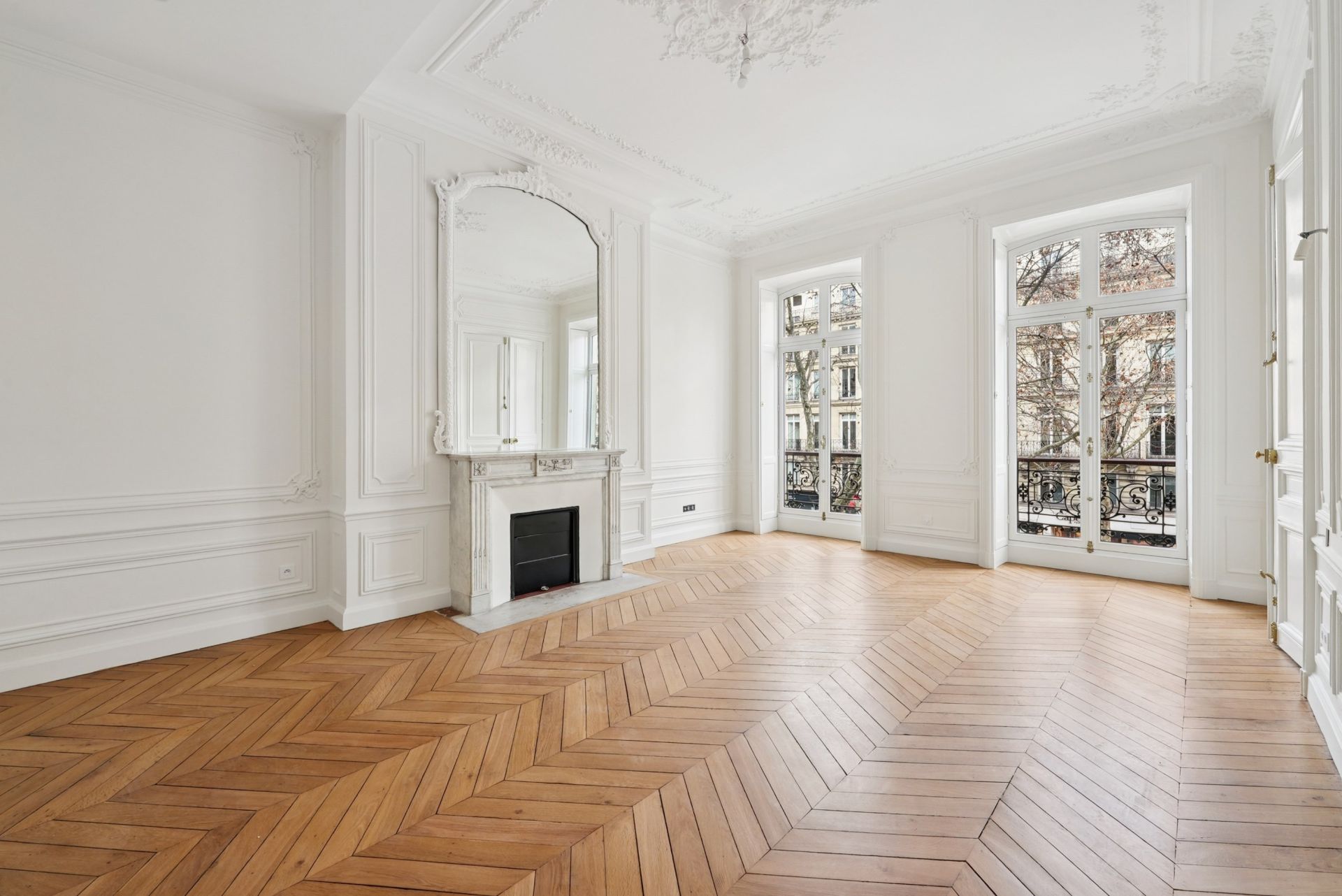 luxury apartment 6 Rooms for sale on PARIS (75008)