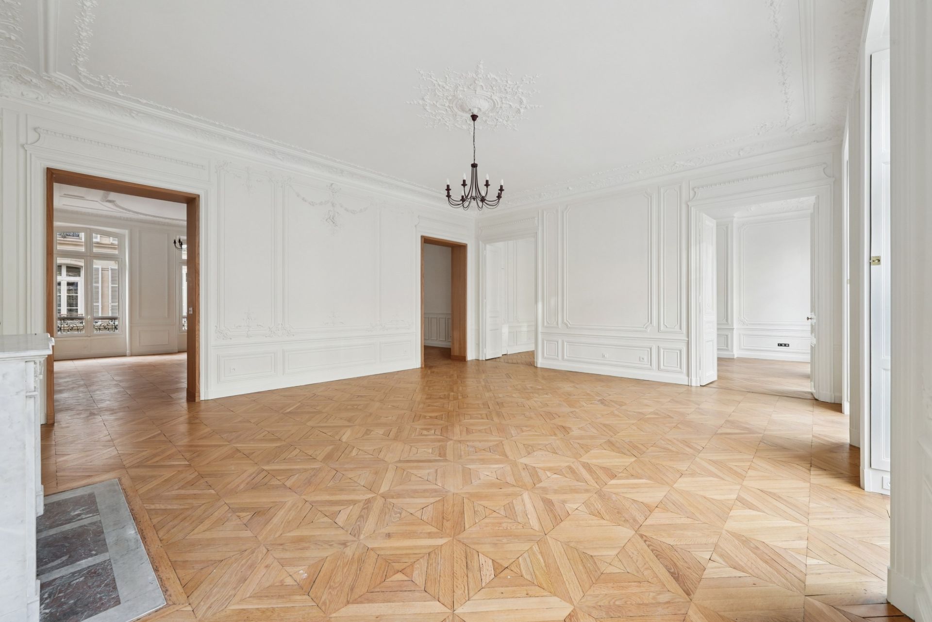 luxury apartment 6 Rooms for sale on PARIS (75008)