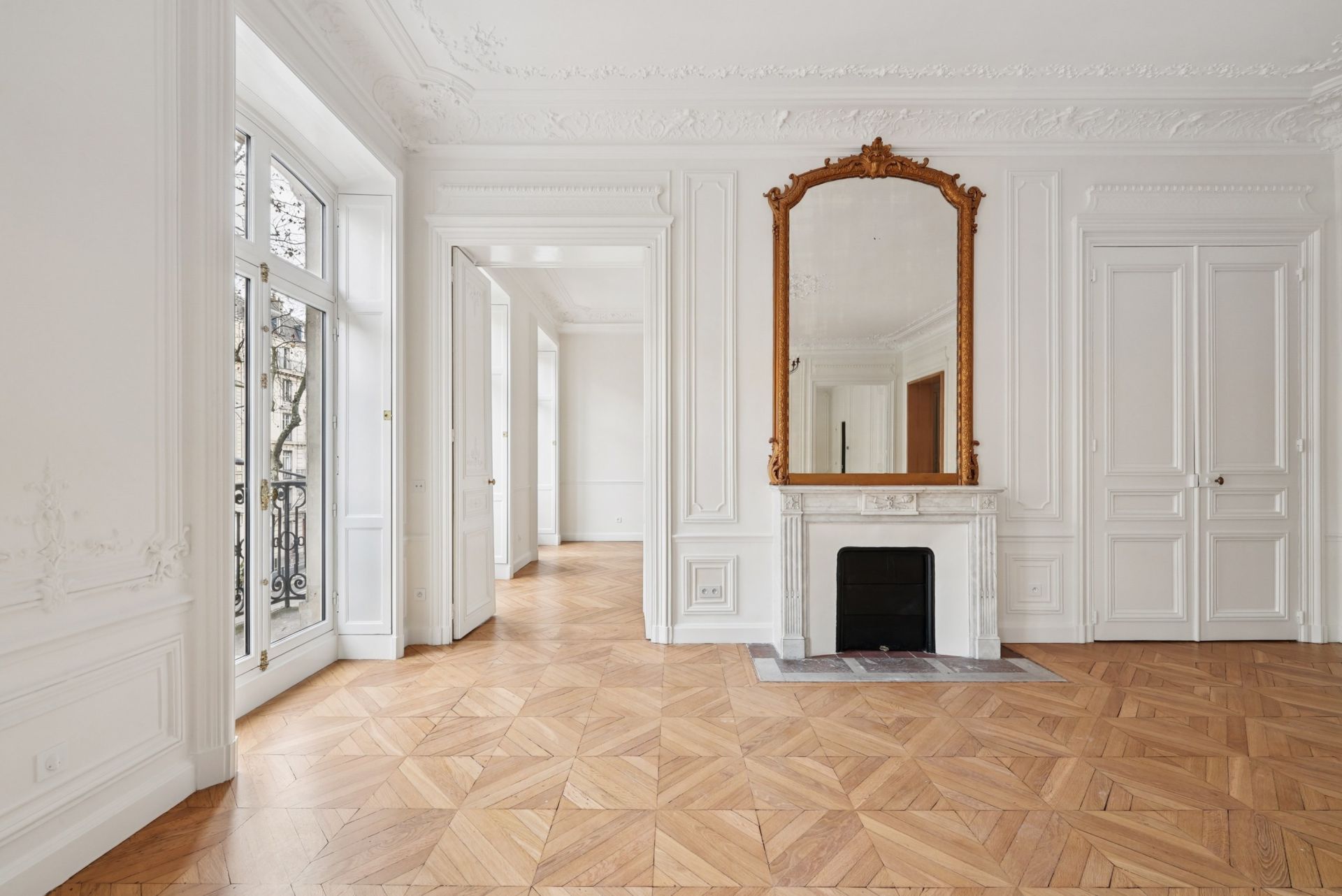 luxury apartment 6 Rooms for sale on PARIS (75008)