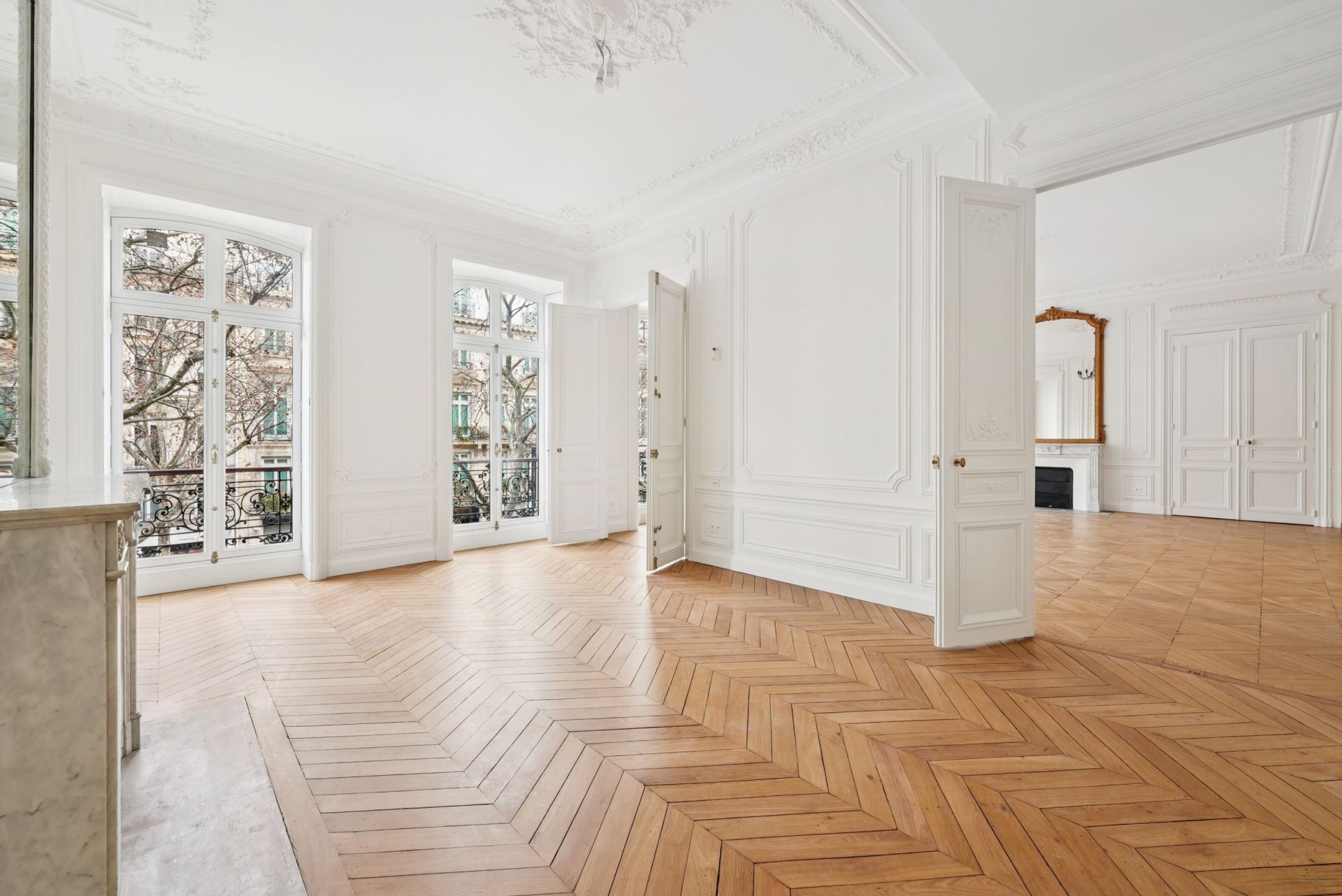 luxury apartment 6 Rooms for sale on PARIS (75008)