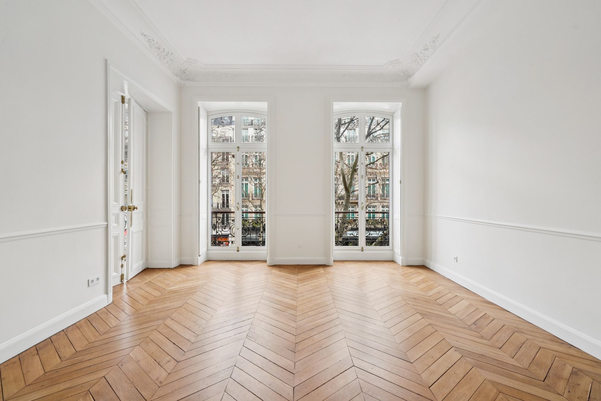luxury apartment 6 Rooms for sale on PARIS (75008)