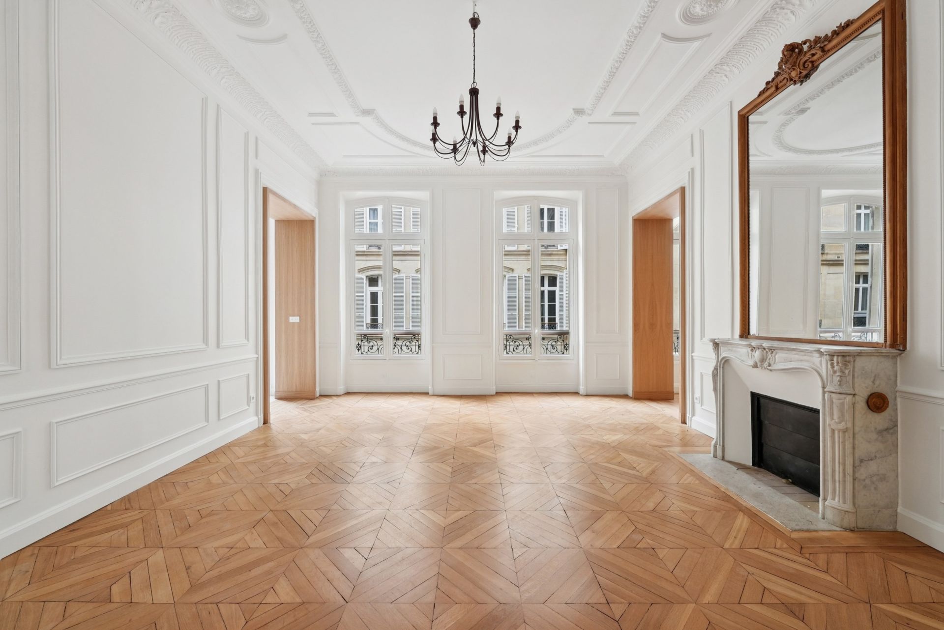 luxury apartment 6 Rooms for sale on PARIS (75008)