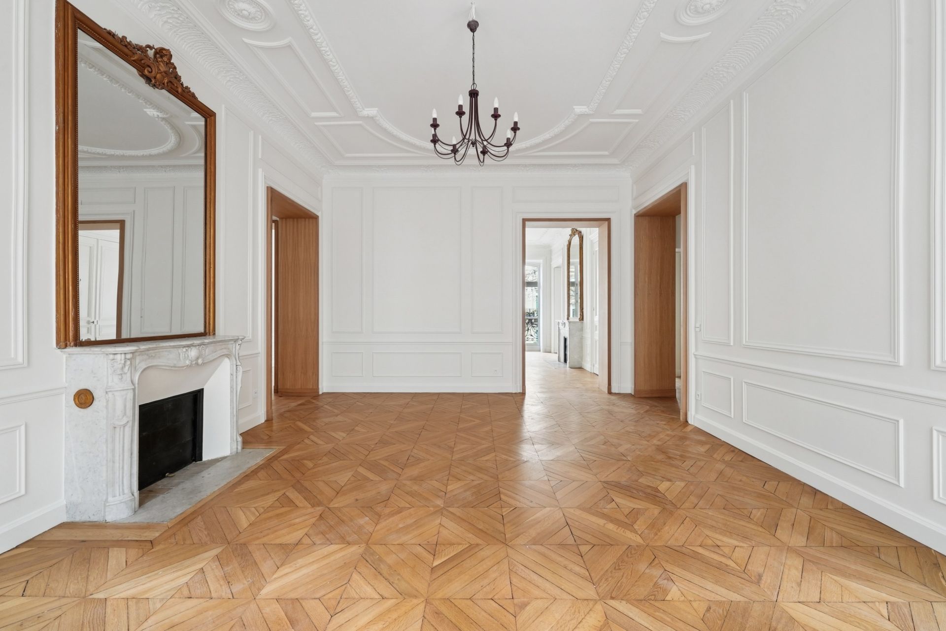 luxury apartment 6 Rooms for sale on PARIS (75008)