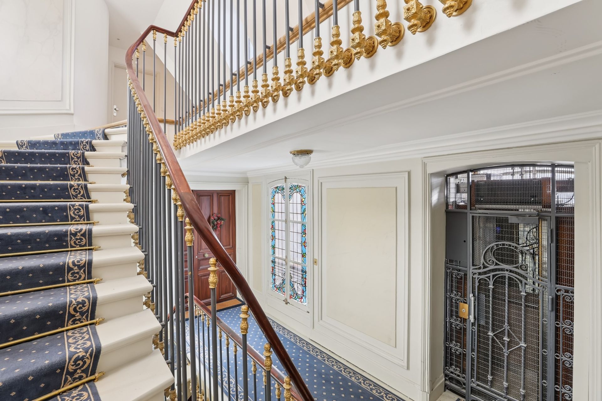 luxury apartment 6 Rooms for sale on PARIS (75008)