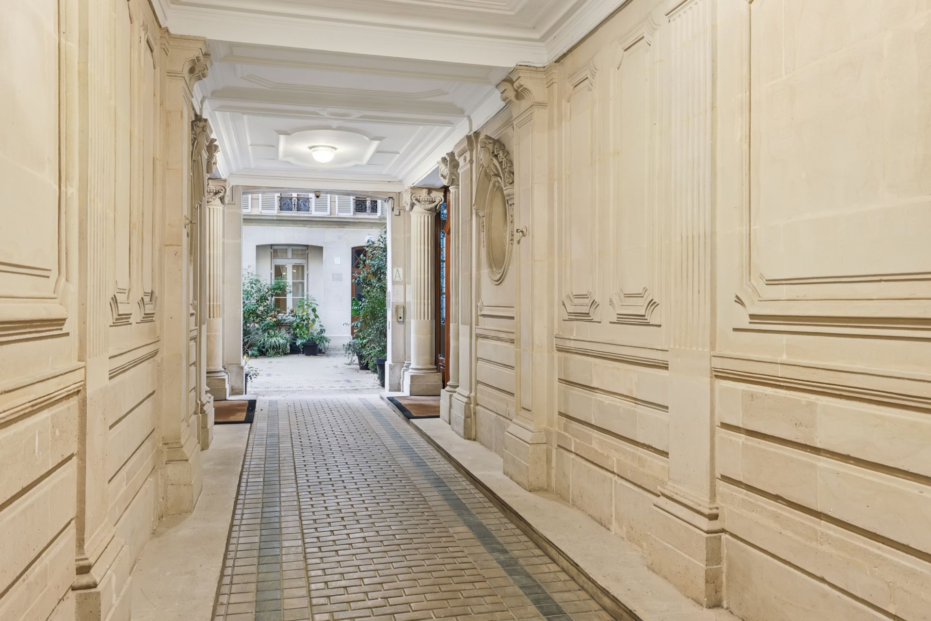 luxury apartment 6 Rooms for sale on PARIS (75008)