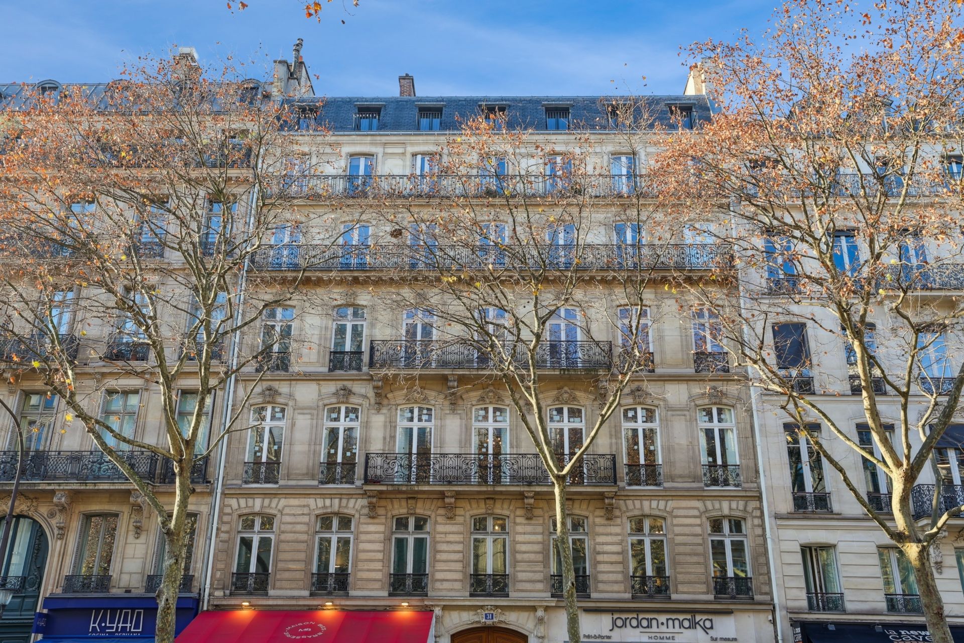 luxury apartment 6 Rooms for sale on PARIS (75008)