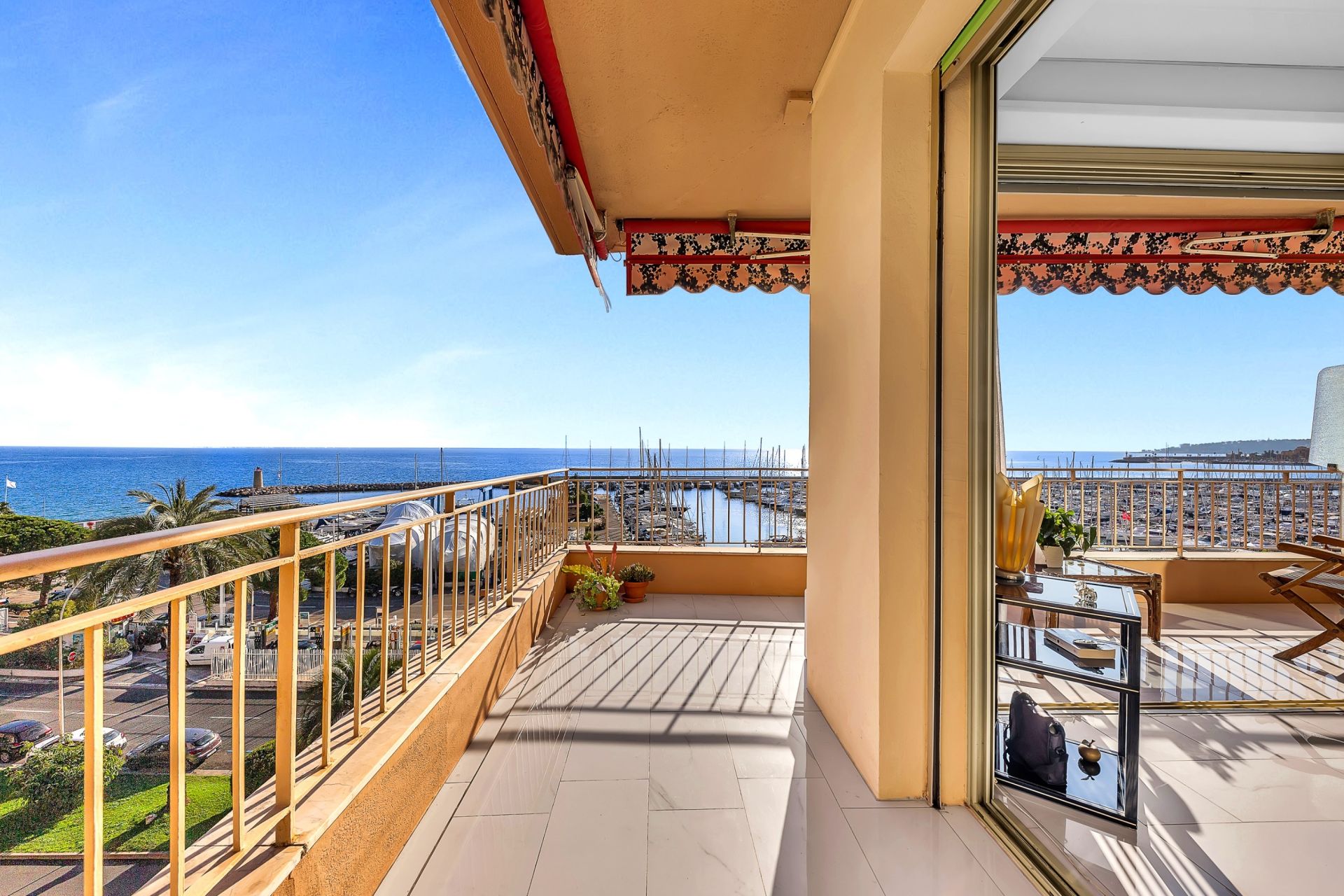 luxury apartment 3 Rooms for sale on MENTON (06500)