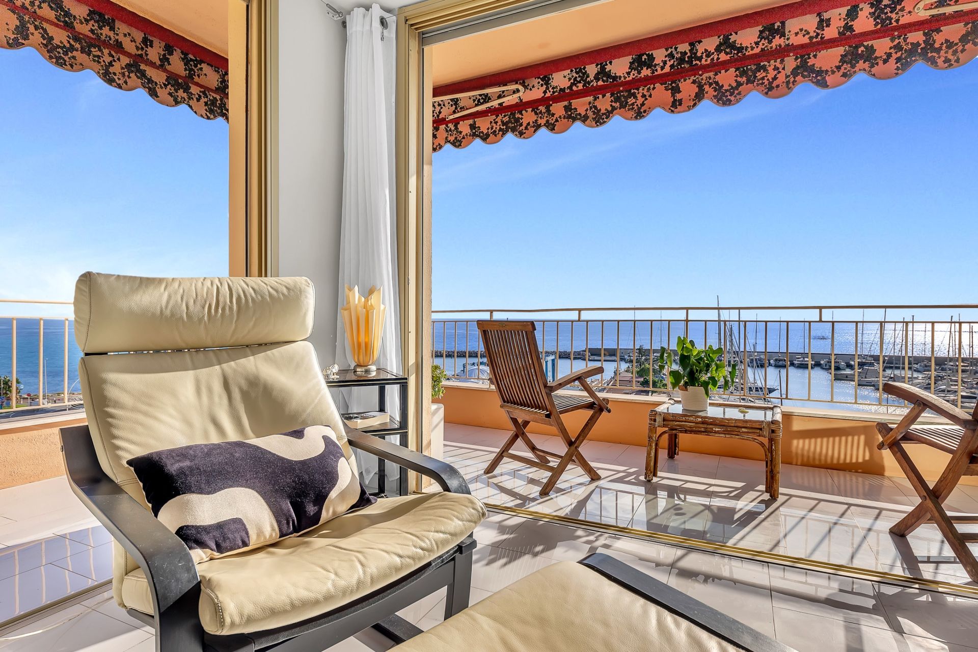 luxury apartment 3 Rooms for sale on MENTON (06500)