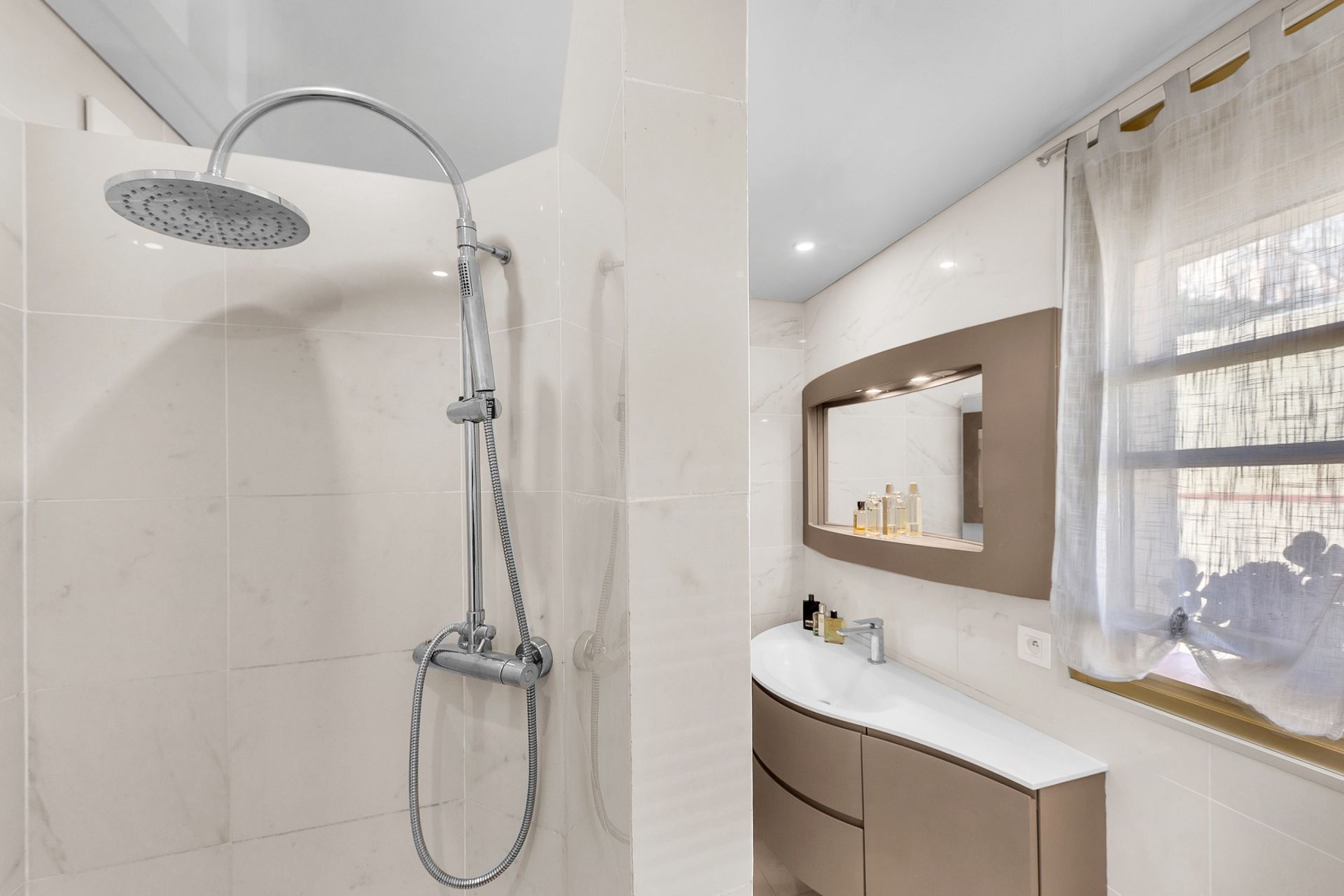 luxury apartment 3 Rooms for sale on MENTON (06500)