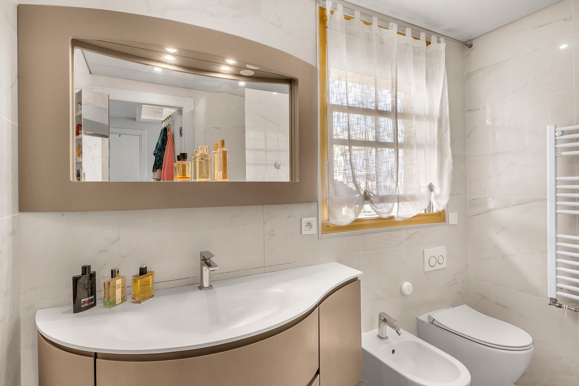 luxury apartment 3 Rooms for sale on MENTON (06500)