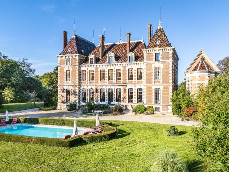 château 22 Pièces en vente sur NEUVILLE LES DAMES (01400)