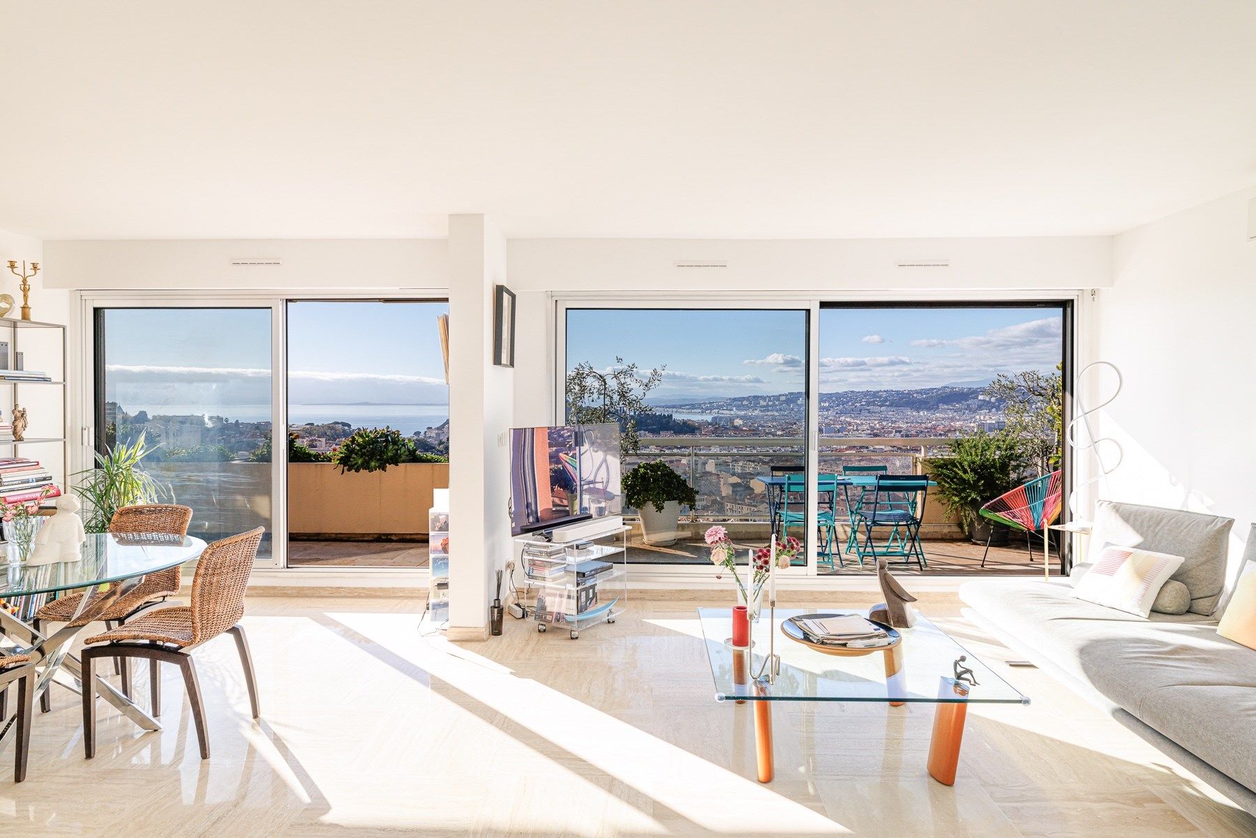 luxury apartment 4 Rooms for sale on NICE (06000)