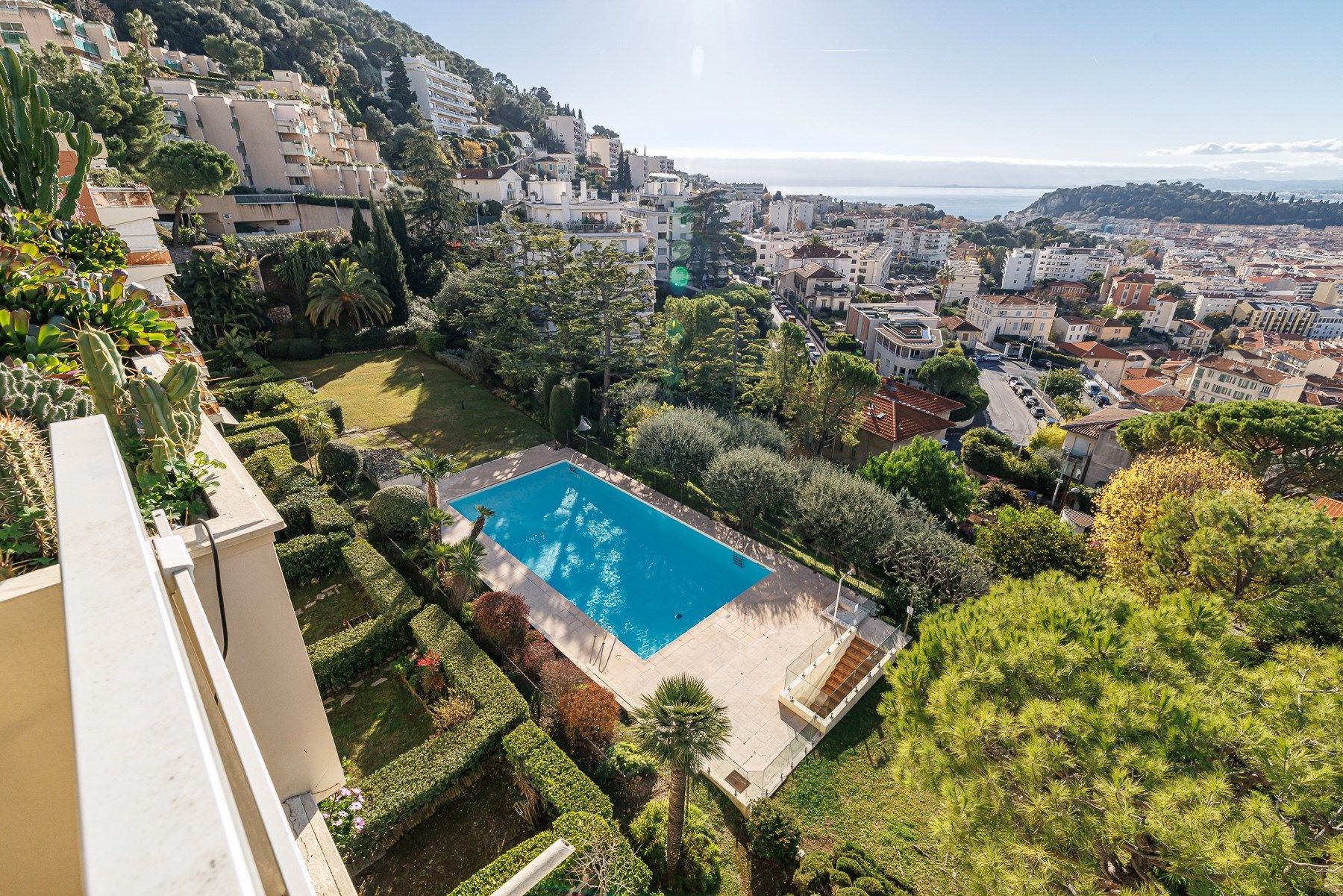 luxury apartment 4 Rooms for sale on NICE (06000)