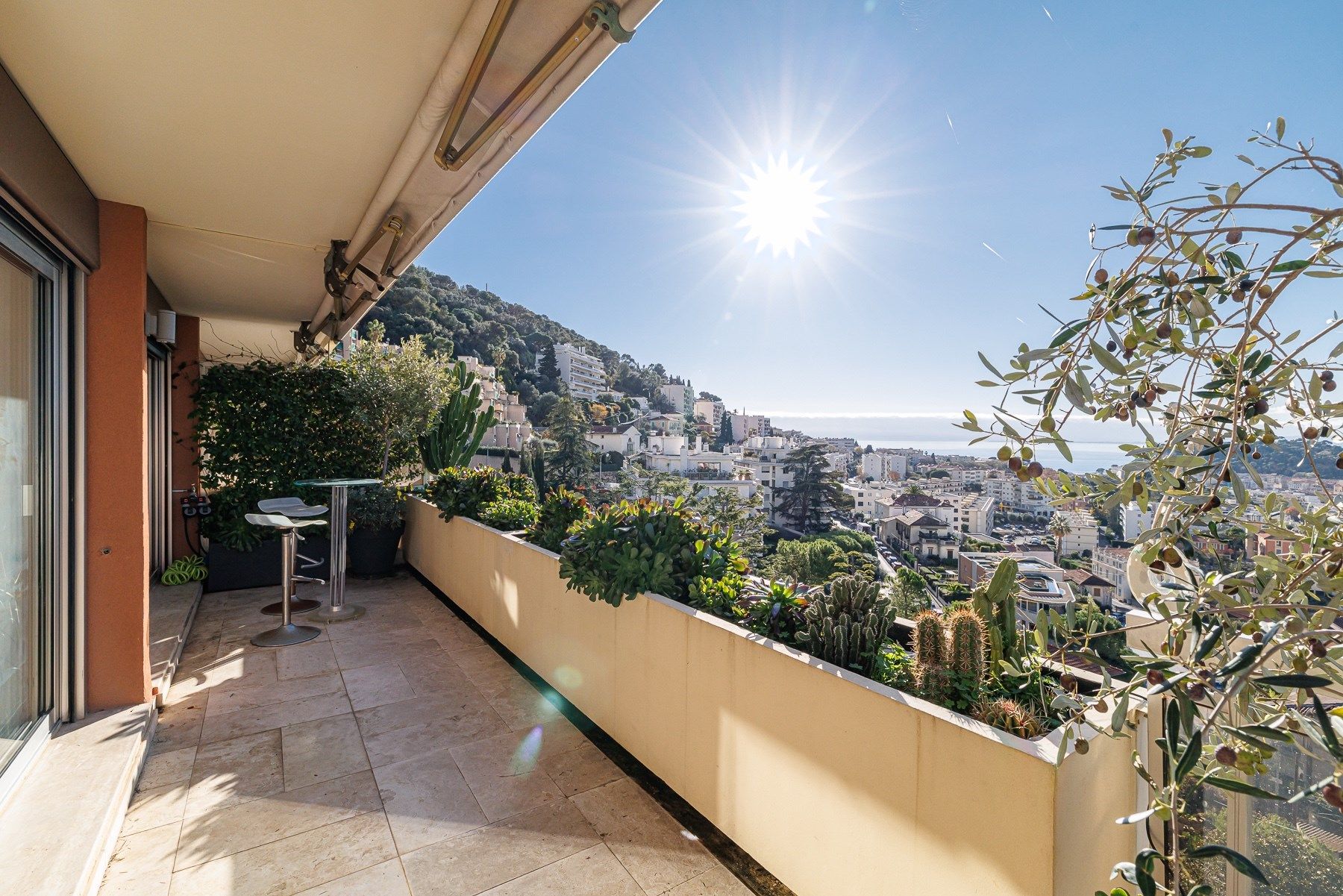 luxury apartment 4 Rooms for sale on NICE (06000)