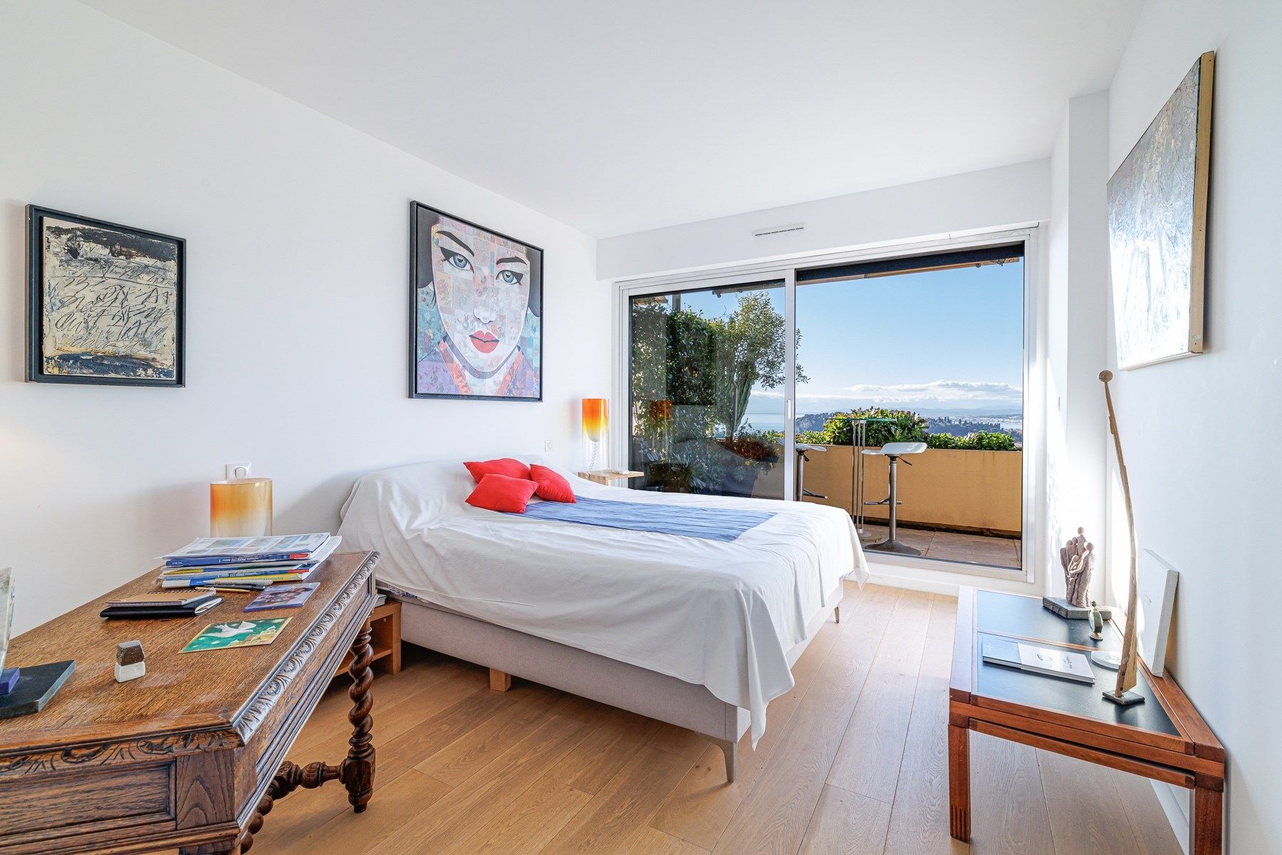 luxury apartment 4 Rooms for sale on NICE (06000)