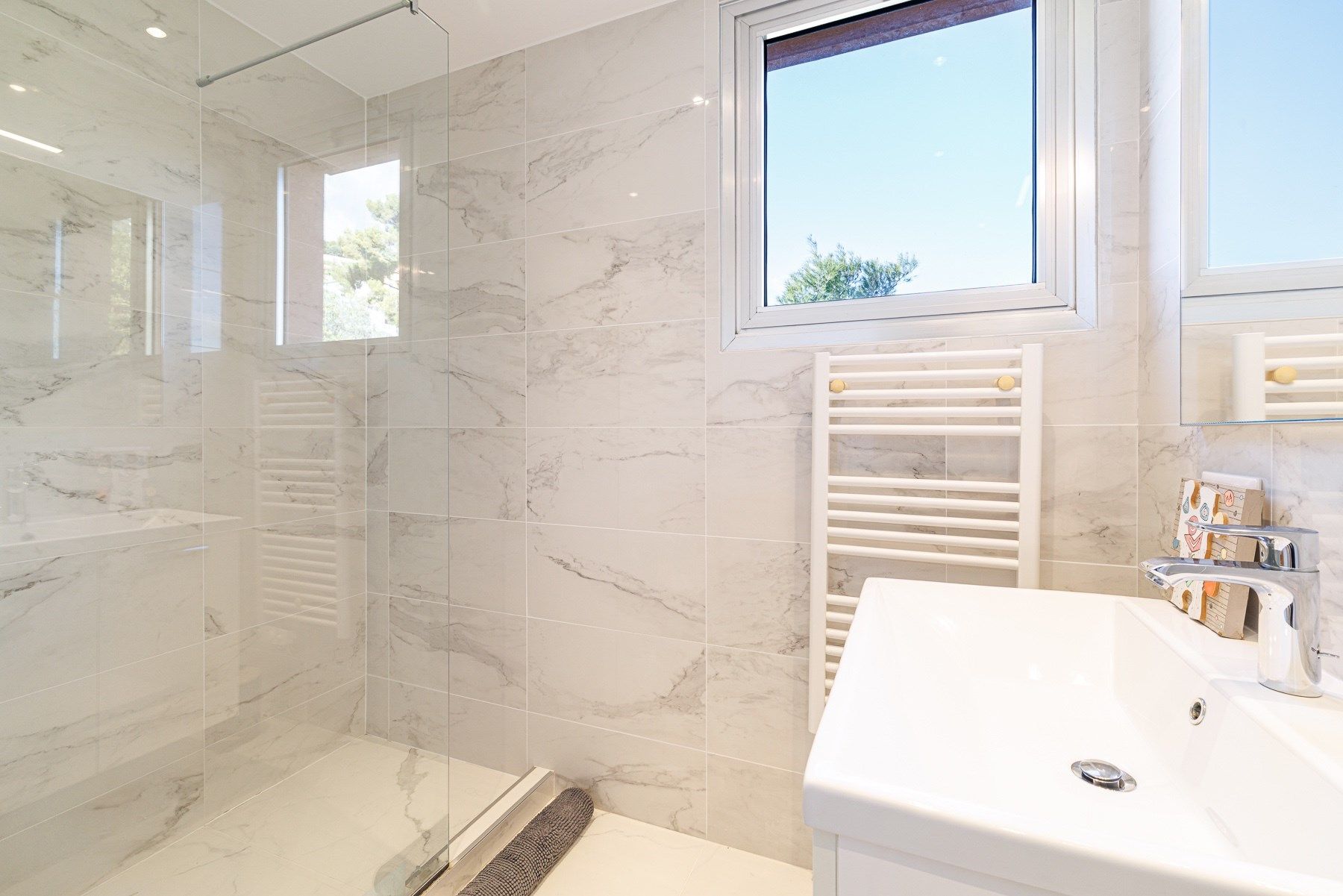 luxury apartment 4 Rooms for sale on NICE (06000)