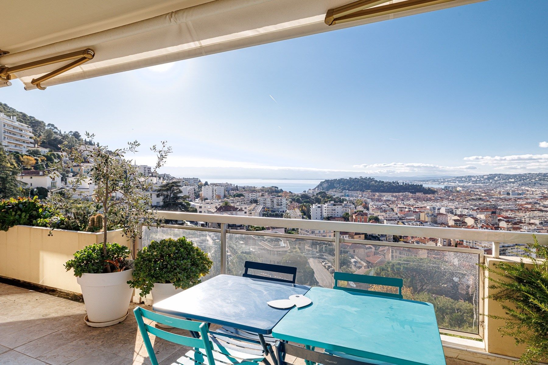 luxury apartment 4 Rooms for sale on NICE (06000)