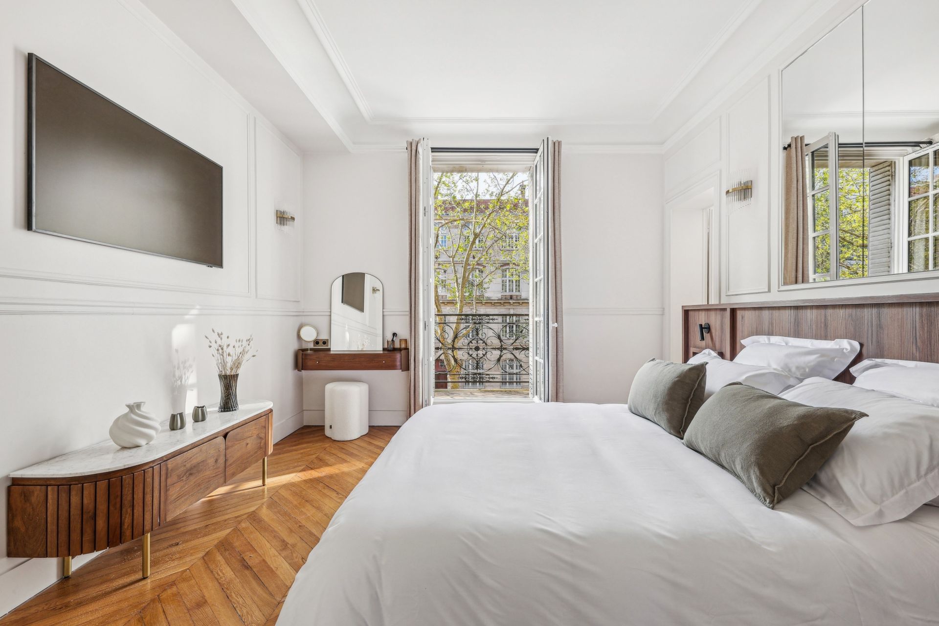 luxury apartment 4 Rooms for sale on PARIS (75007)