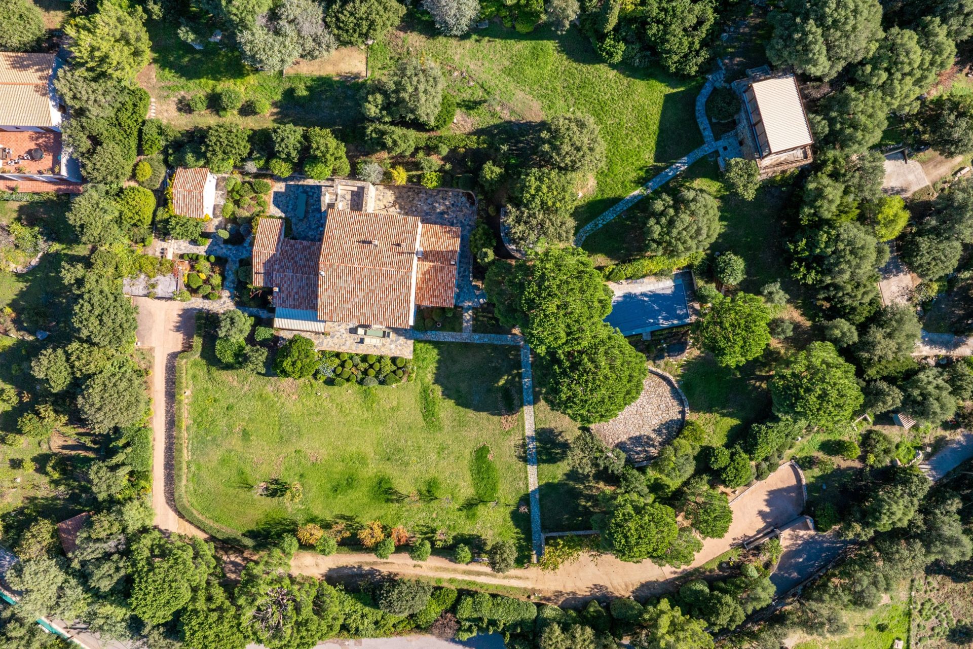 luxury villa 9 Rooms for sale on LUMIO (20260)