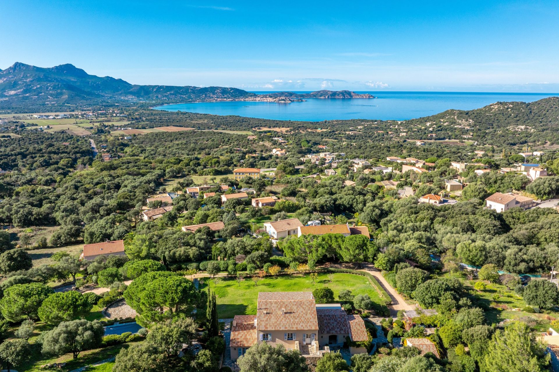 luxury villa 9 Rooms for sale on LUMIO (20260)