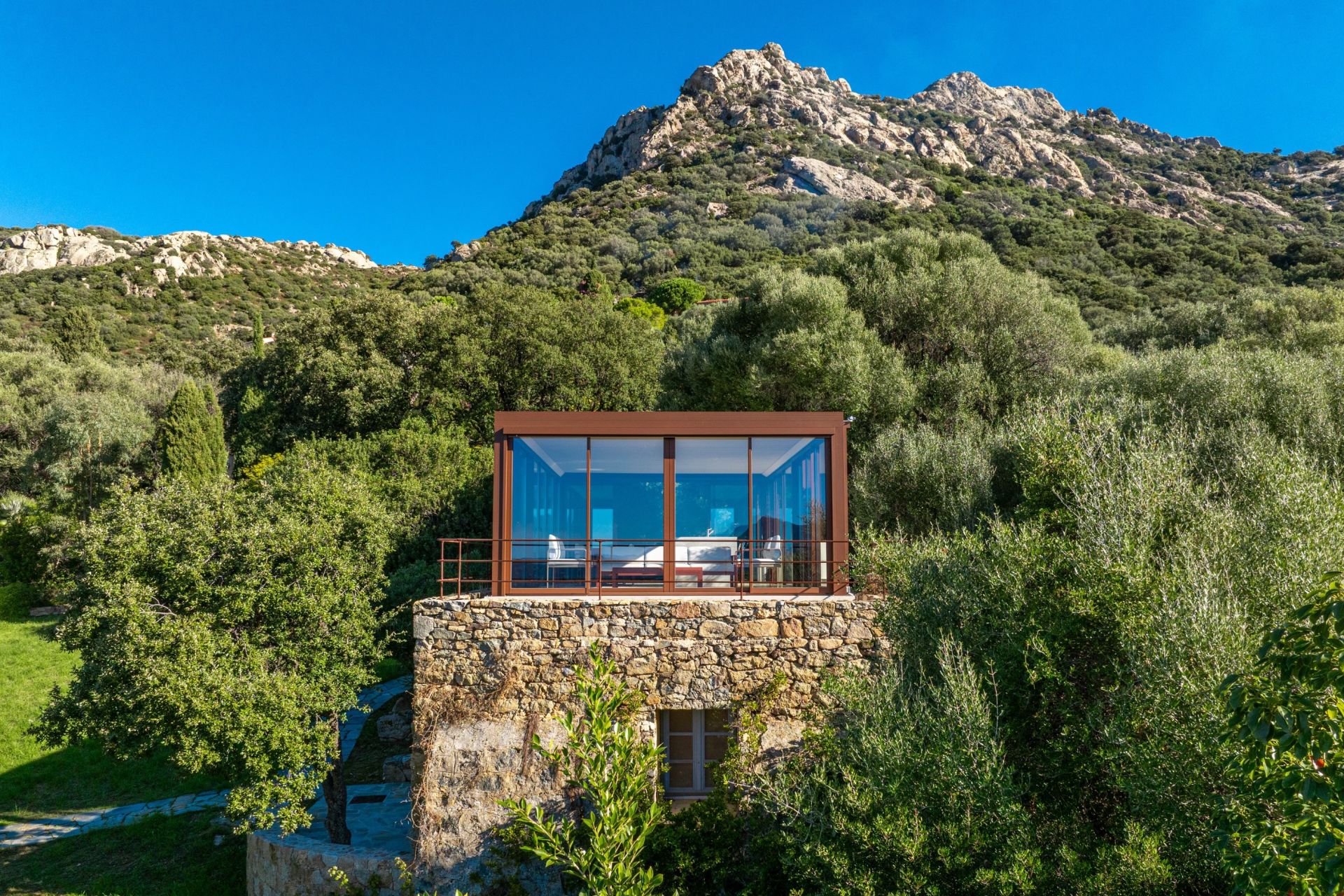 luxury villa 9 Rooms for sale on LUMIO (20260)