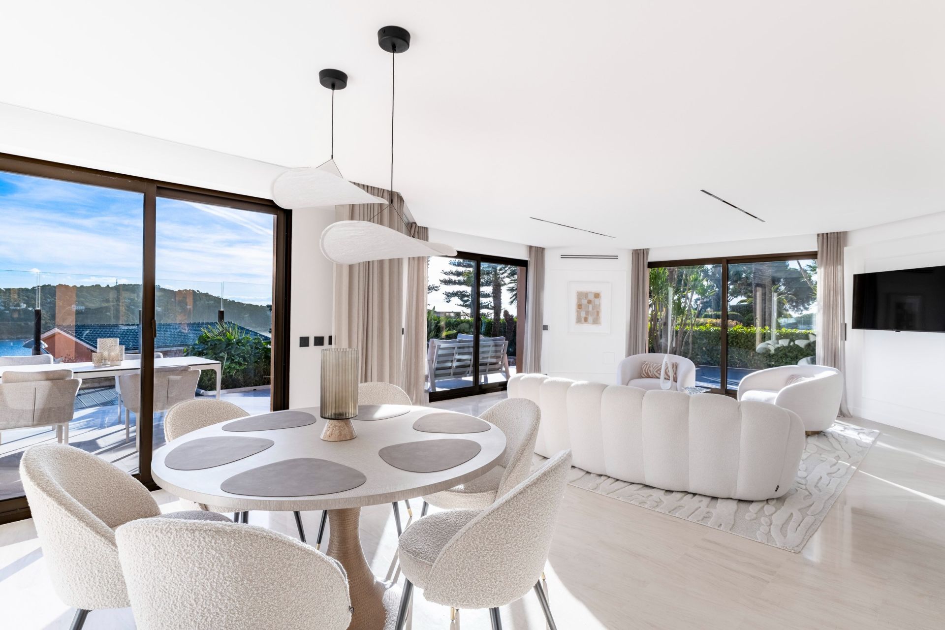 luxury apartment 4 Rooms for sale on NICE (06300)