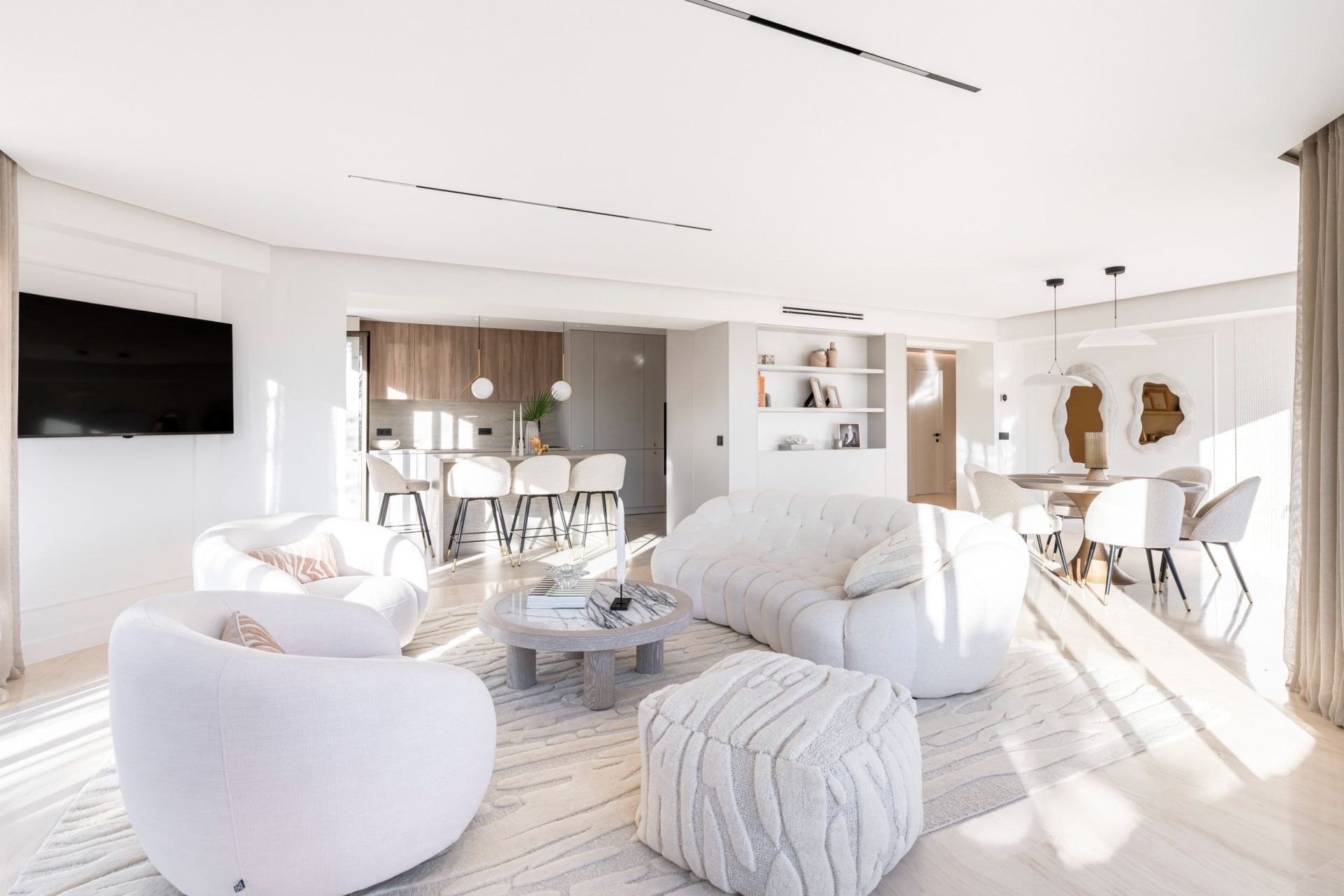 luxury apartment 4 Rooms for sale on NICE (06300)