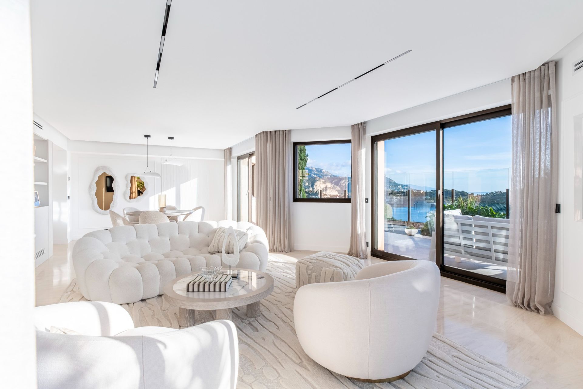 luxury apartment 4 Rooms for sale on NICE (06300)