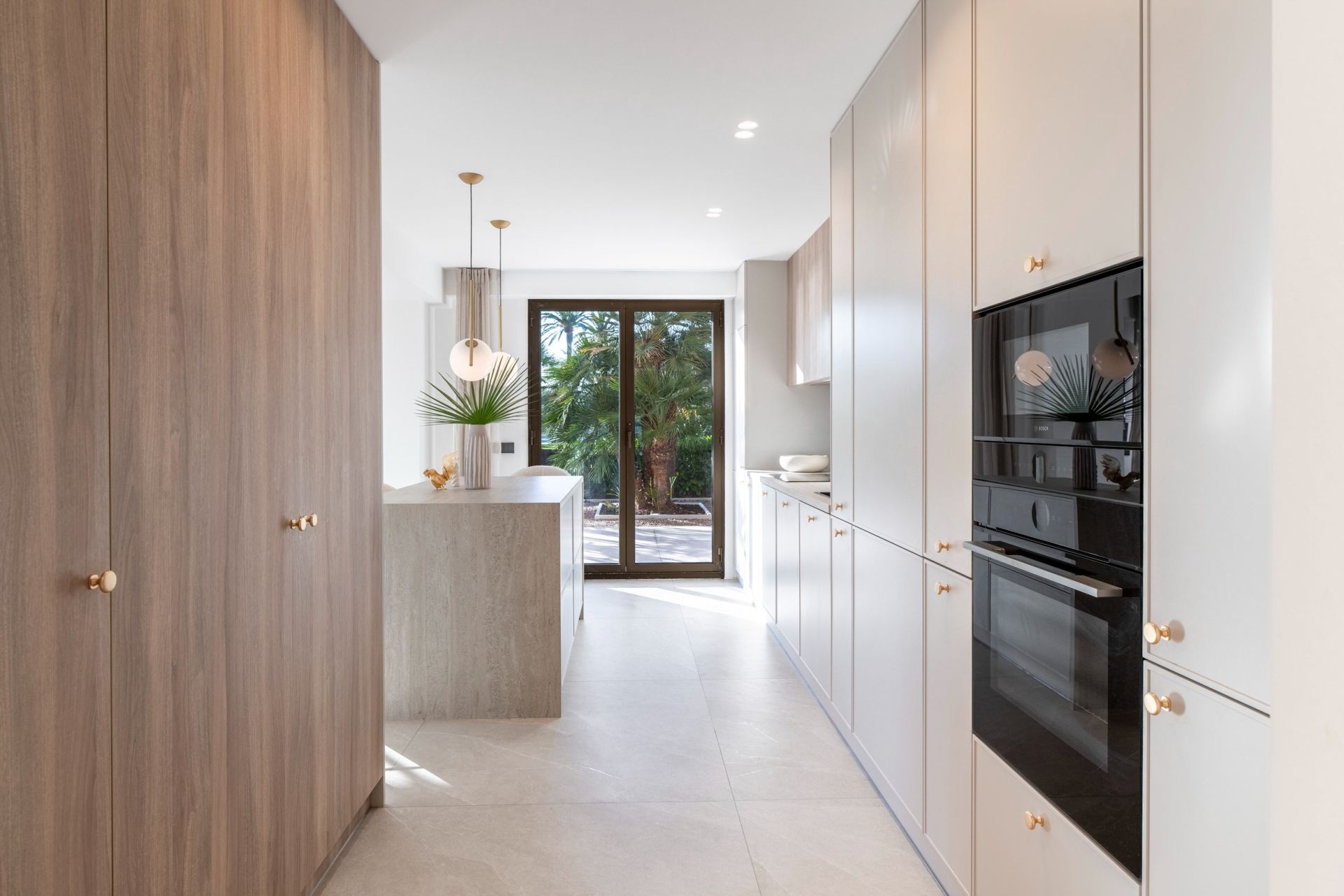 luxury apartment 4 Rooms for sale on NICE (06300)