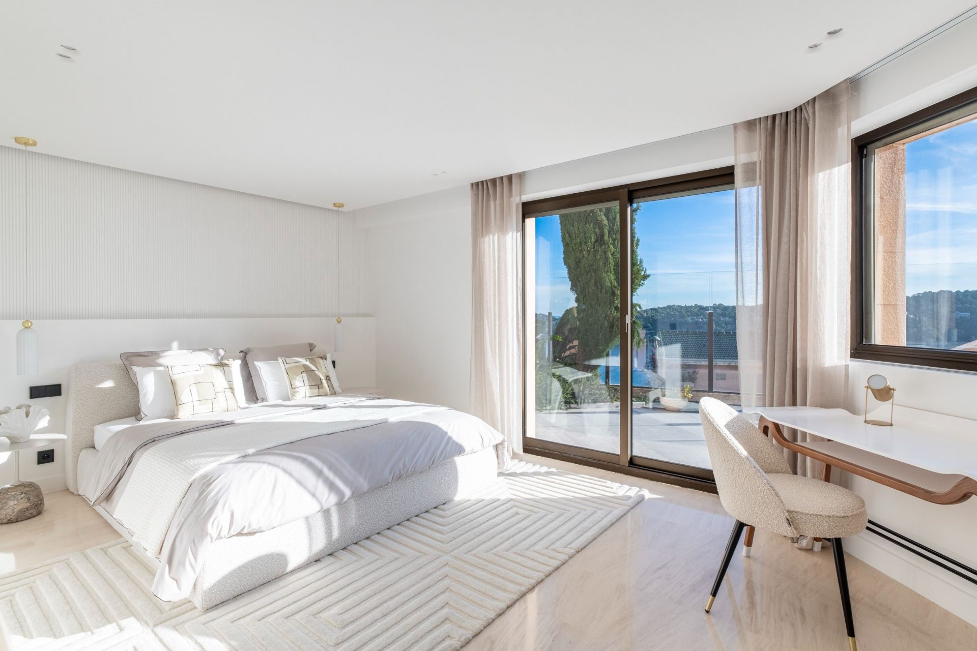 luxury apartment 4 Rooms for sale on NICE (06300)