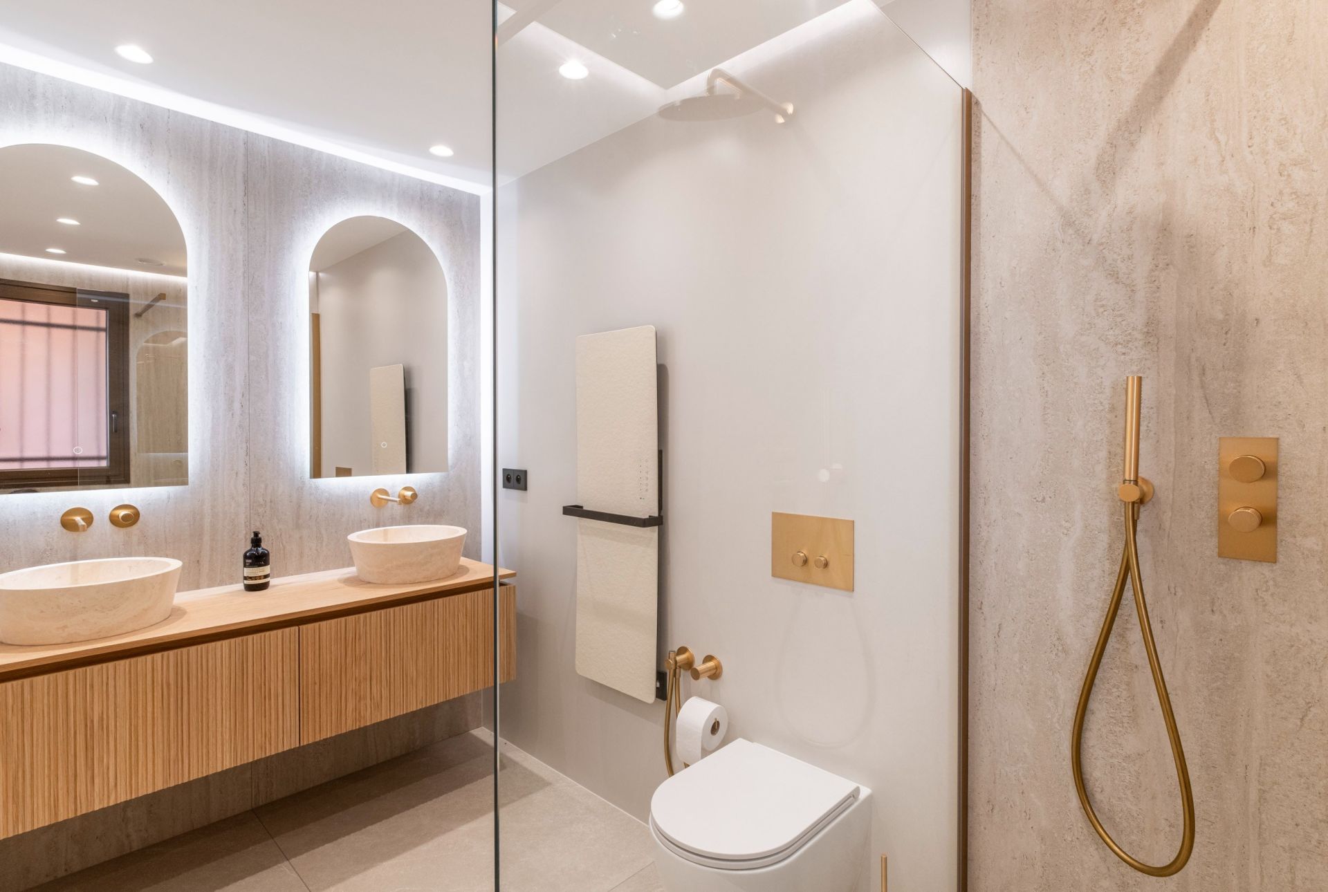 luxury apartment 4 Rooms for sale on NICE (06300)