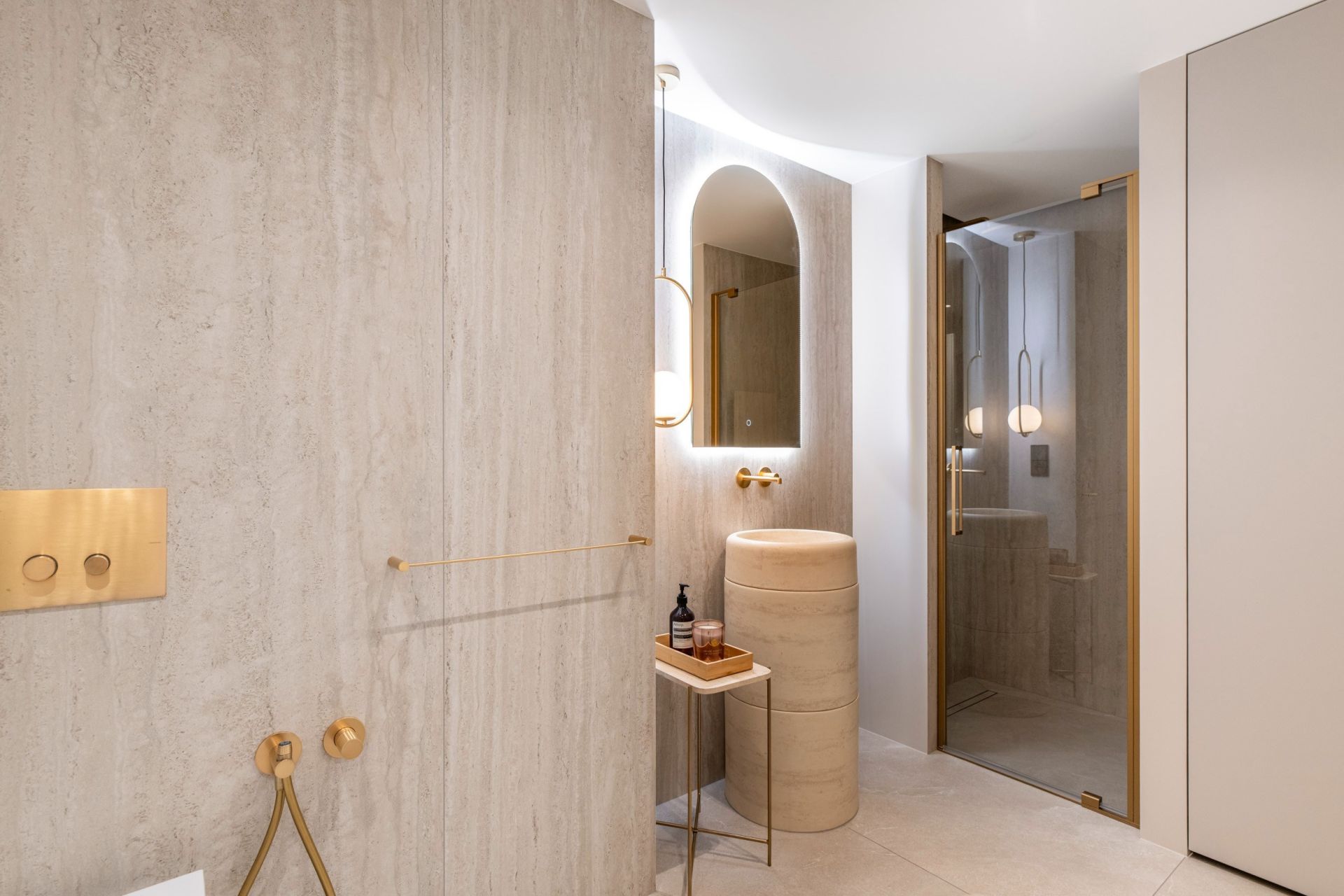 luxury apartment 4 Rooms for sale on NICE (06300)