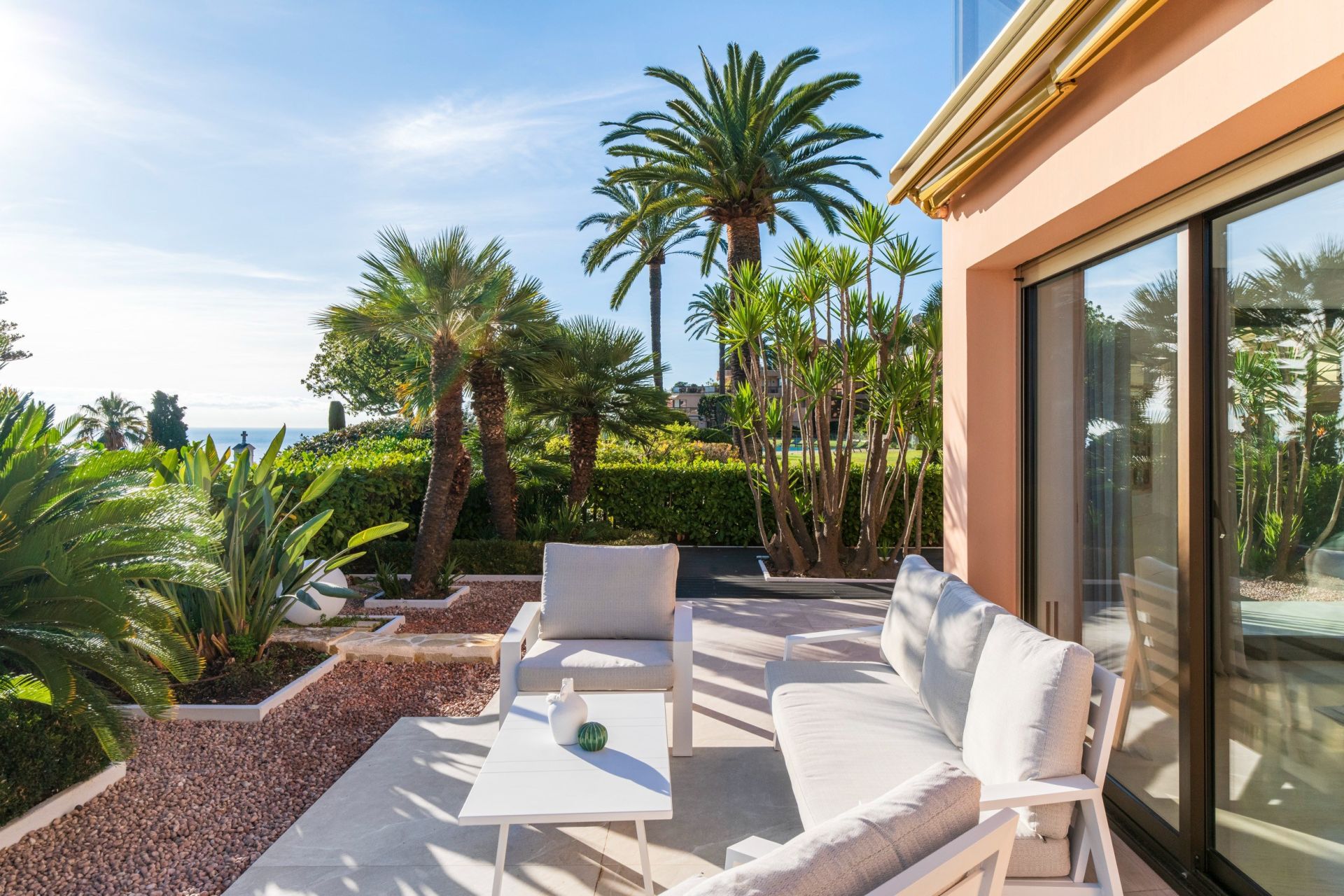 luxury apartment 4 Rooms for sale on NICE (06300)