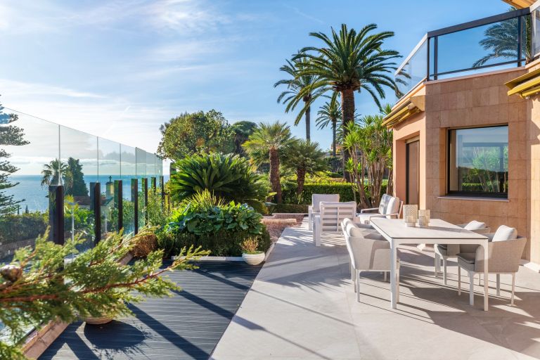 luxury apartment 4 Rooms for sale on NICE (06300)