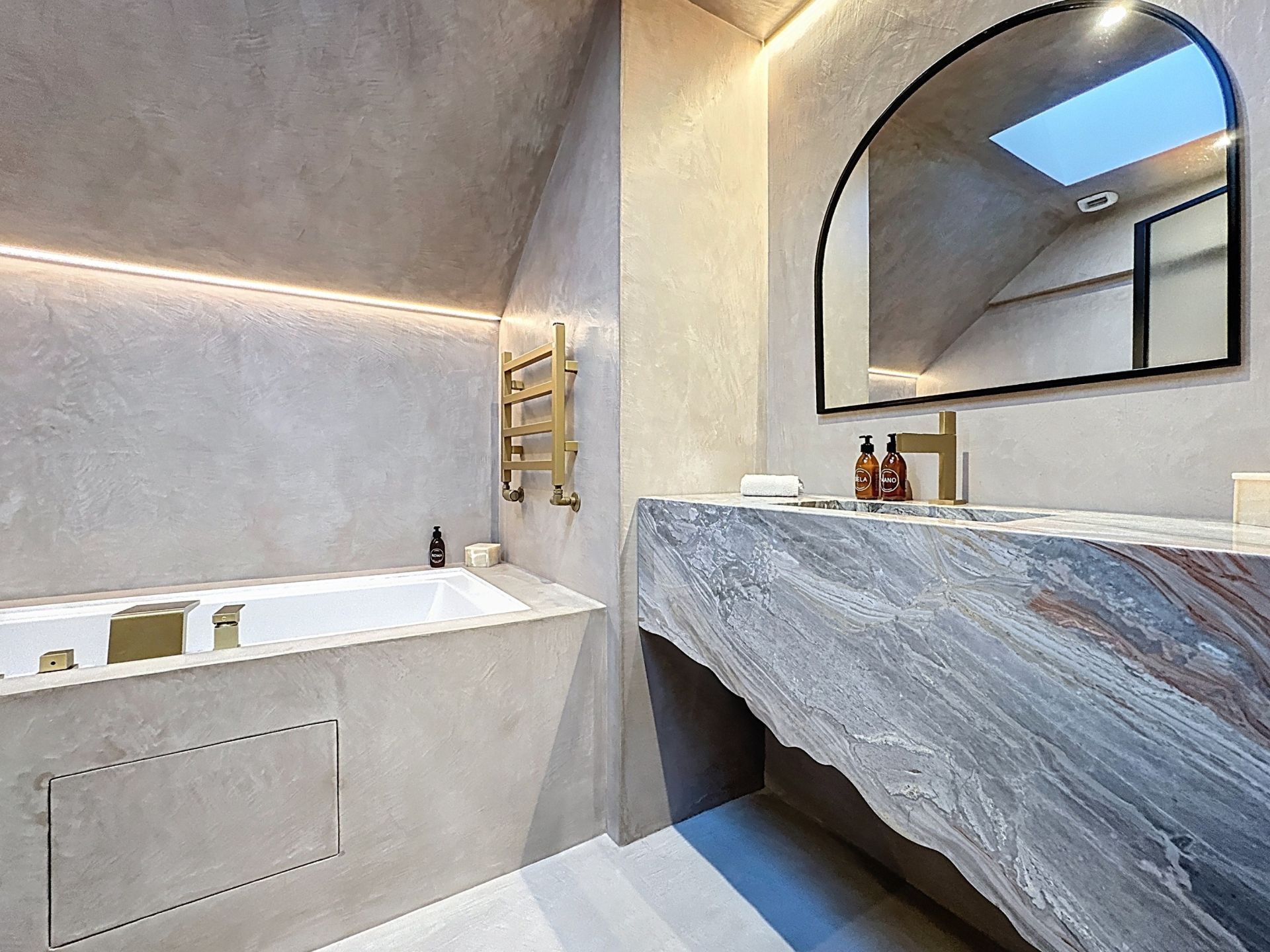 mansion 12 Rooms for sale on MAGESCQ (40140)