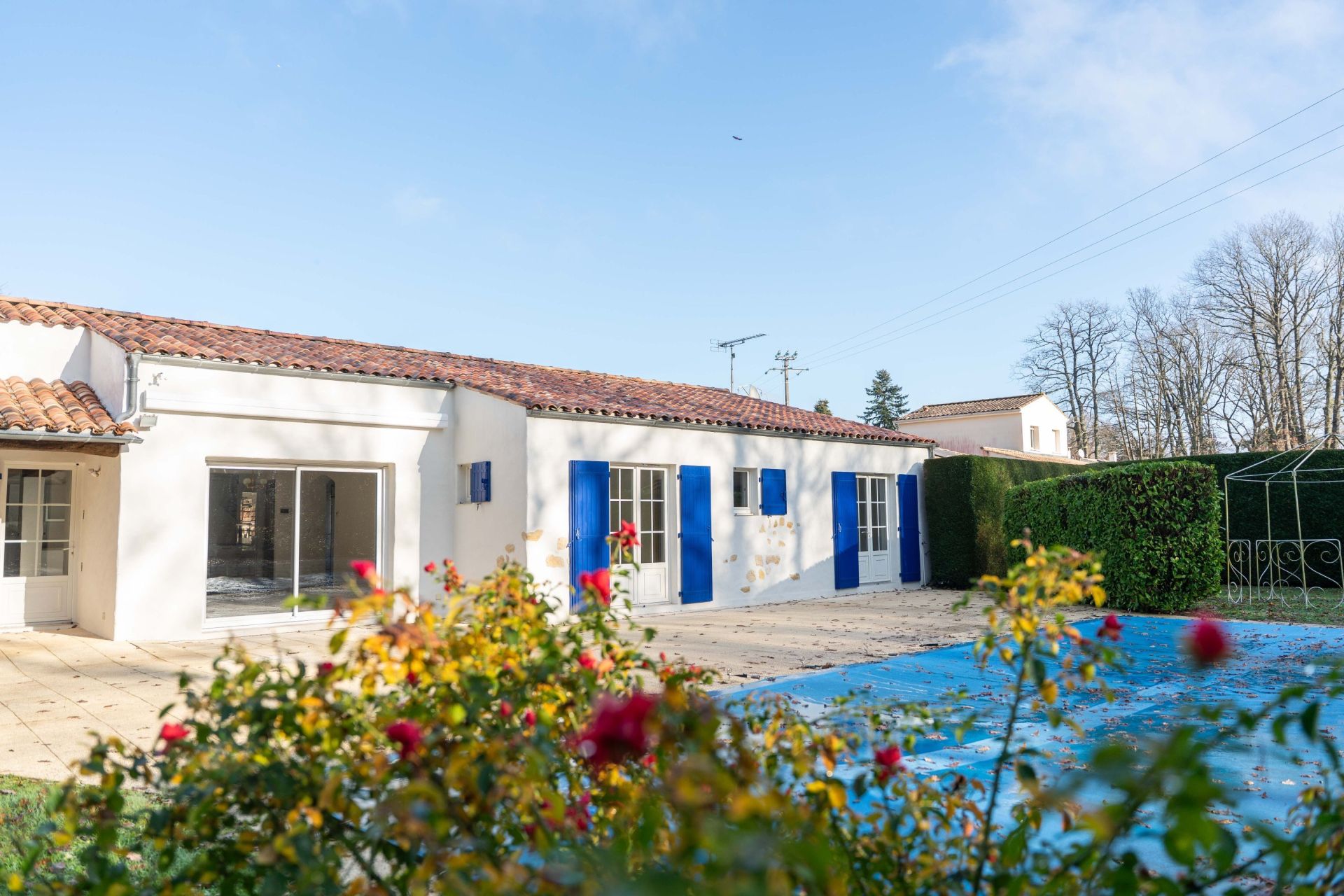 luxury house 5 Rooms for sale on BREUILLET (17920)