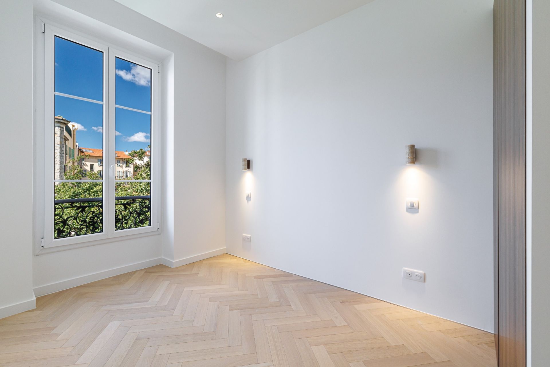 luxury apartment 4 Rooms for sale on NICE (06000)