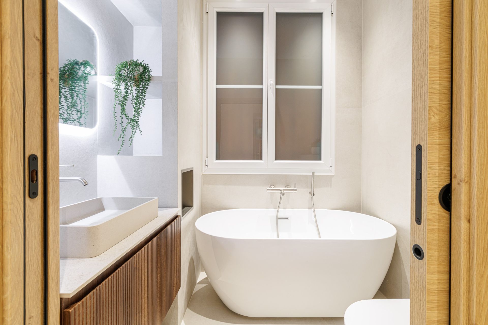 luxury apartment 4 Rooms for sale on NICE (06000)