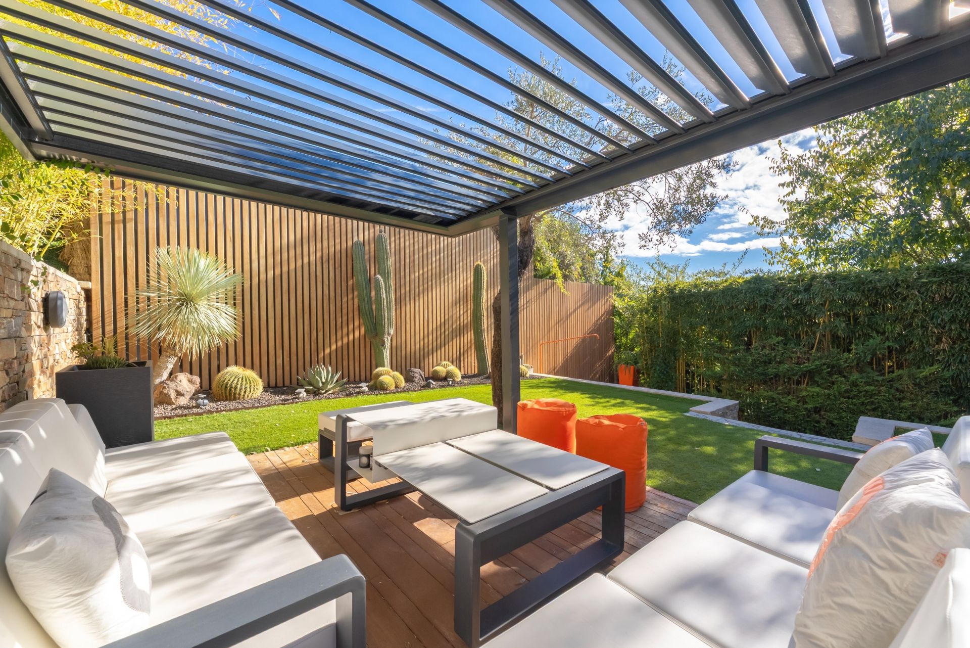 luxury house 5 Rooms for sale on ALLAUCH (13190)