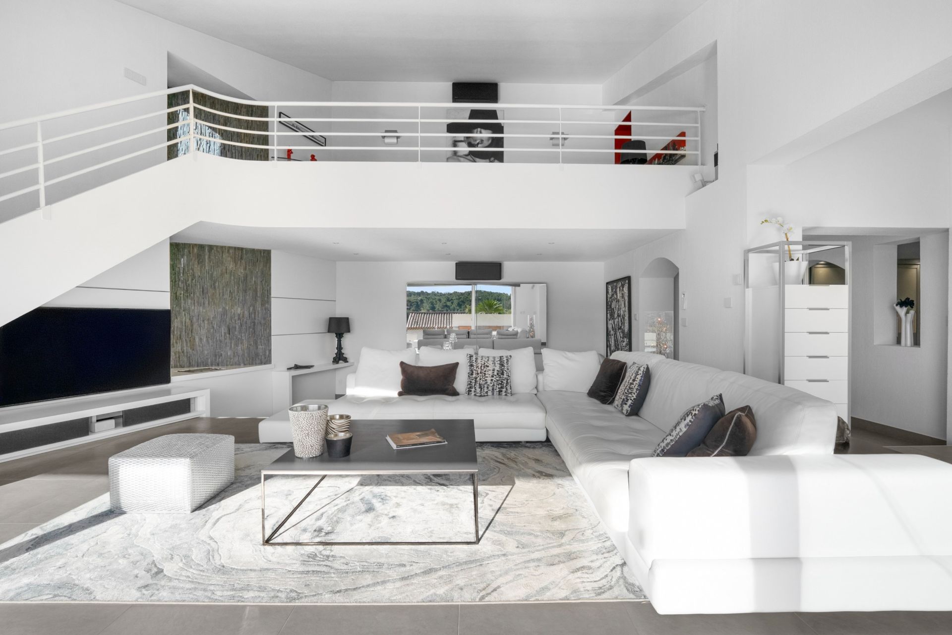 luxury house 5 Rooms for sale on ALLAUCH (13190)