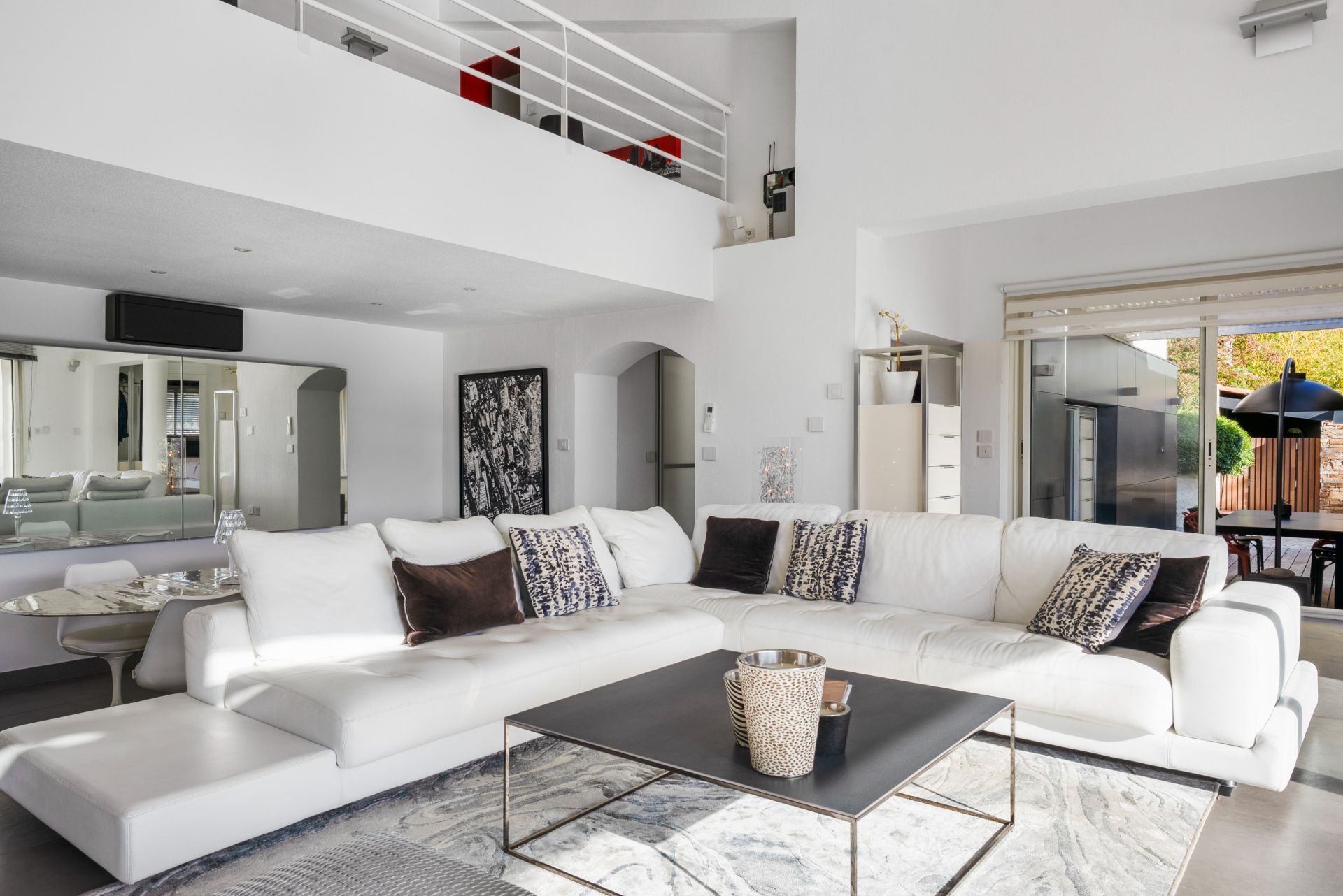 luxury house 5 Rooms for sale on ALLAUCH (13190)