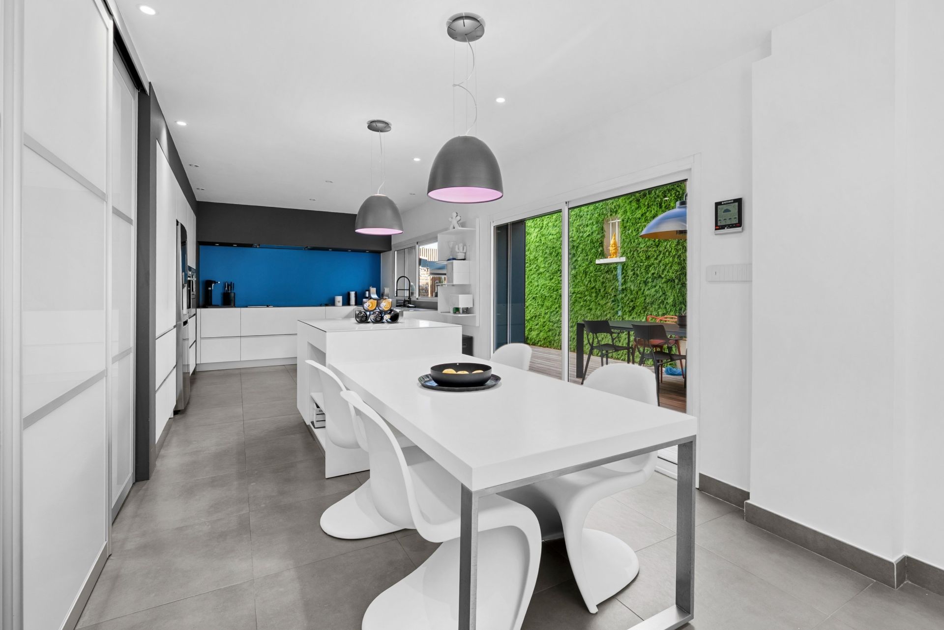 luxury house 5 Rooms for sale on ALLAUCH (13190)