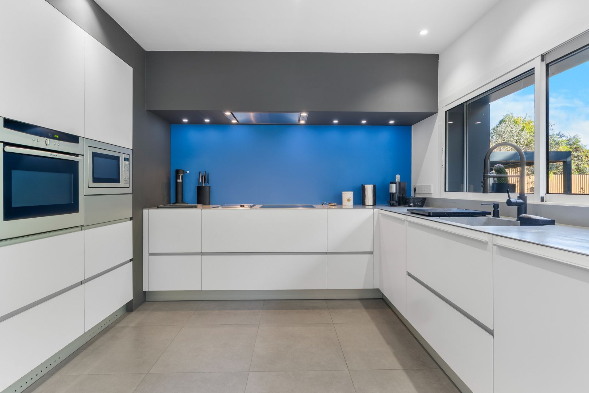 luxury house 5 Rooms for sale on ALLAUCH (13190)