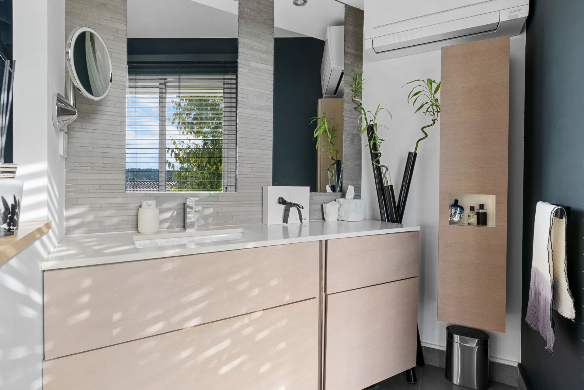 luxury house 5 Rooms for sale on ALLAUCH (13190)