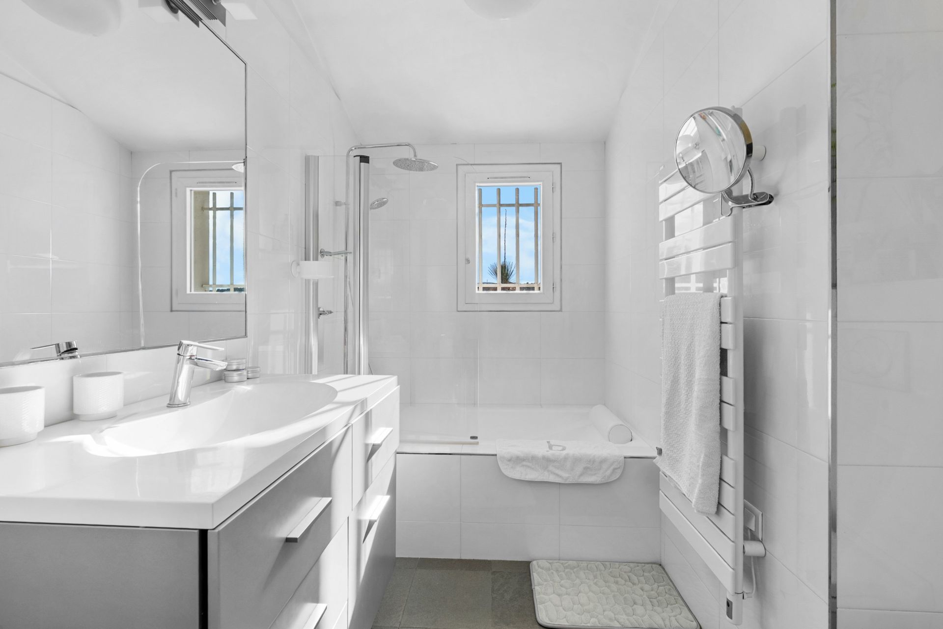 luxury house 5 Rooms for sale on ALLAUCH (13190)